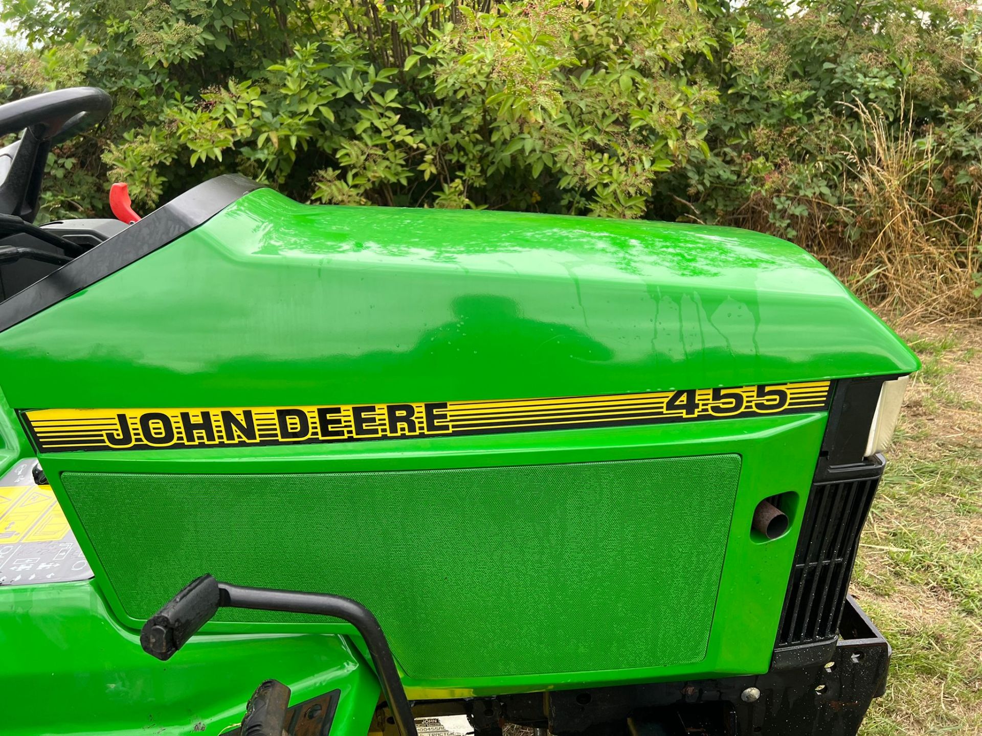 John Deere 455 ride on lawn mower *PLUS VAT* - Image 7 of 9
