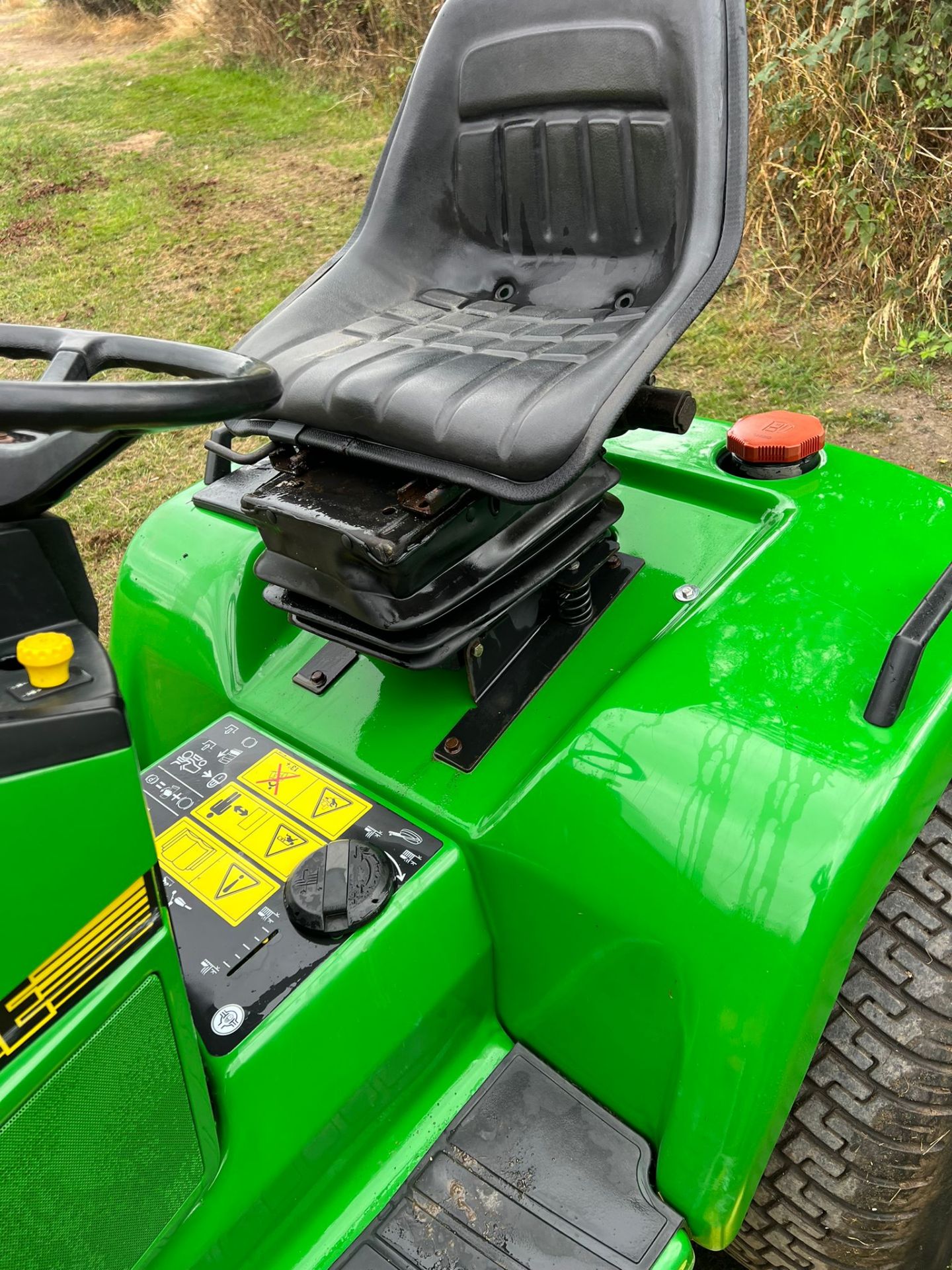 John Deere 455 ride on lawn mower *PLUS VAT* - Image 6 of 9