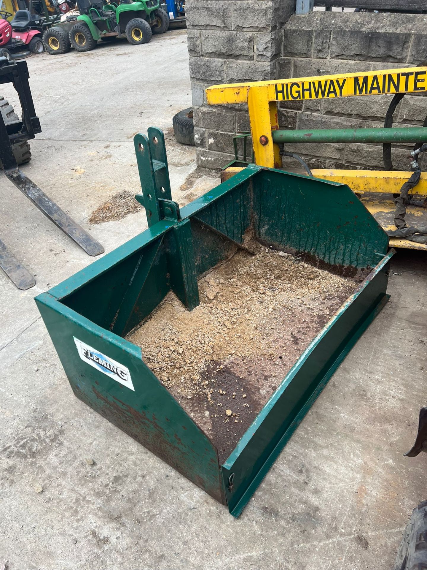 FLEMING TRANSPORT BOX TIPPING BOX FOR TRACTOR *PLUS VAT*