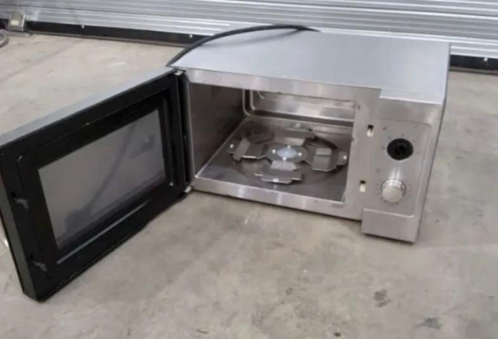 Buffalo industrial microwave *NO VAT* - Bild 2 aus 3