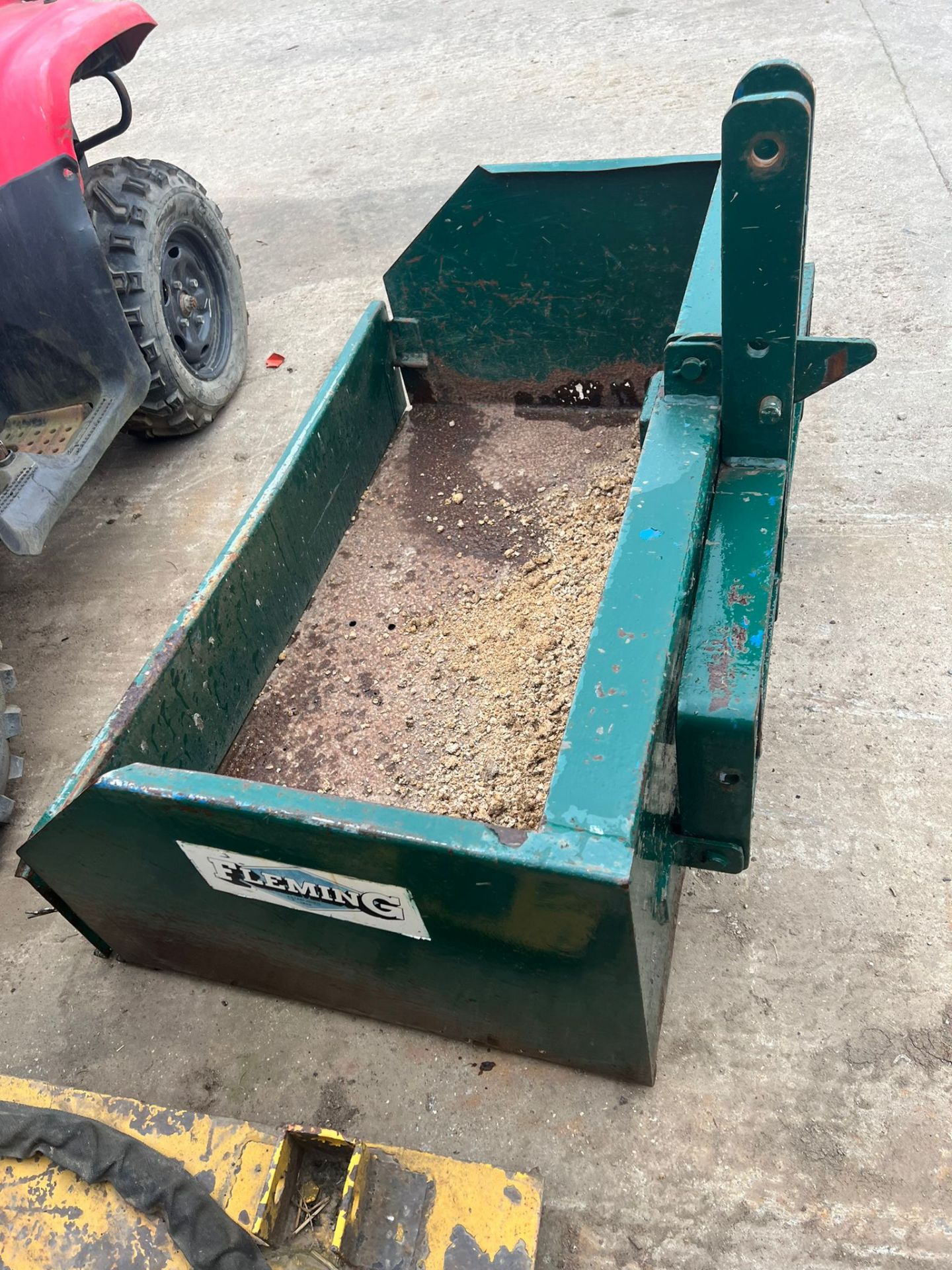 FLEMING TRANSPORT BOX TIPPING BOX FOR TRACTOR *PLUS VAT* - Image 3 of 5