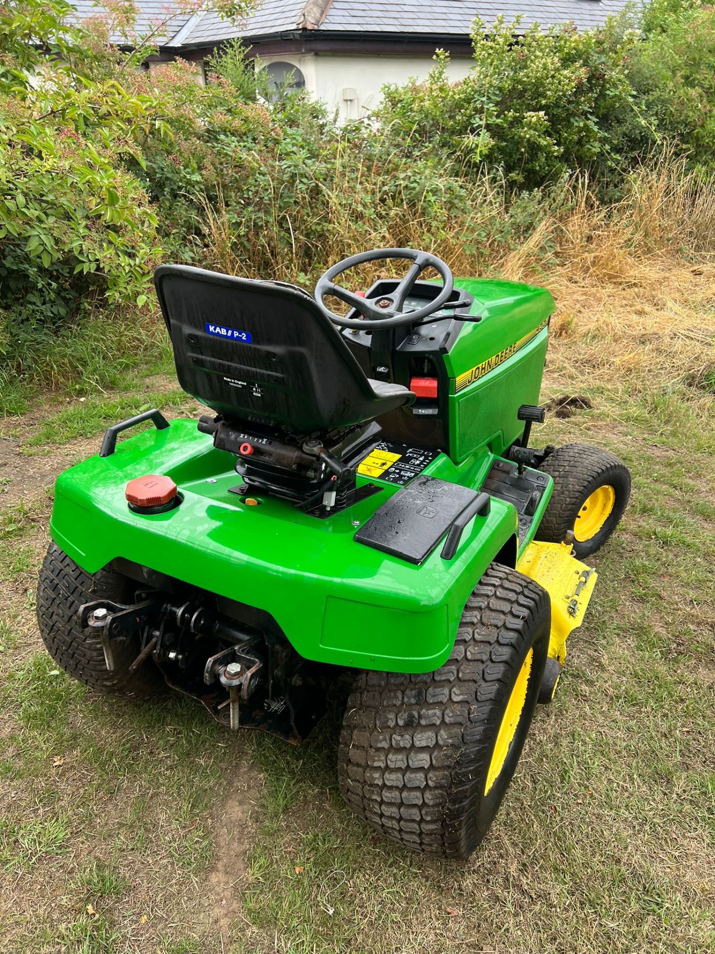 John Deere 455 ride on lawn mower *PLUS VAT* - Image 5 of 9