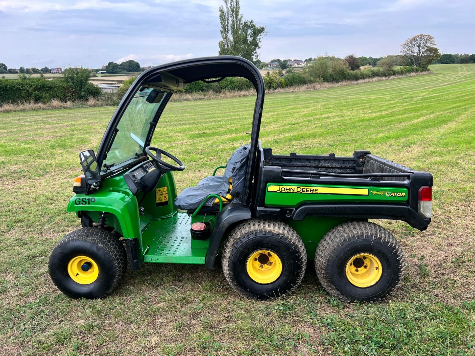 2009/59 John Deere TH6x4 Diesel Gator, Runs And Drives, Showing A Low 1742 Hours *PLUS VAT* - Image 4 of 17