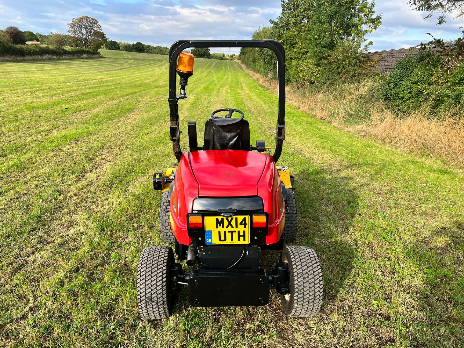 2014 Shibaura CM374 4WD Outfront Ride On Mower *PLUS VAT* - Image 4 of 18