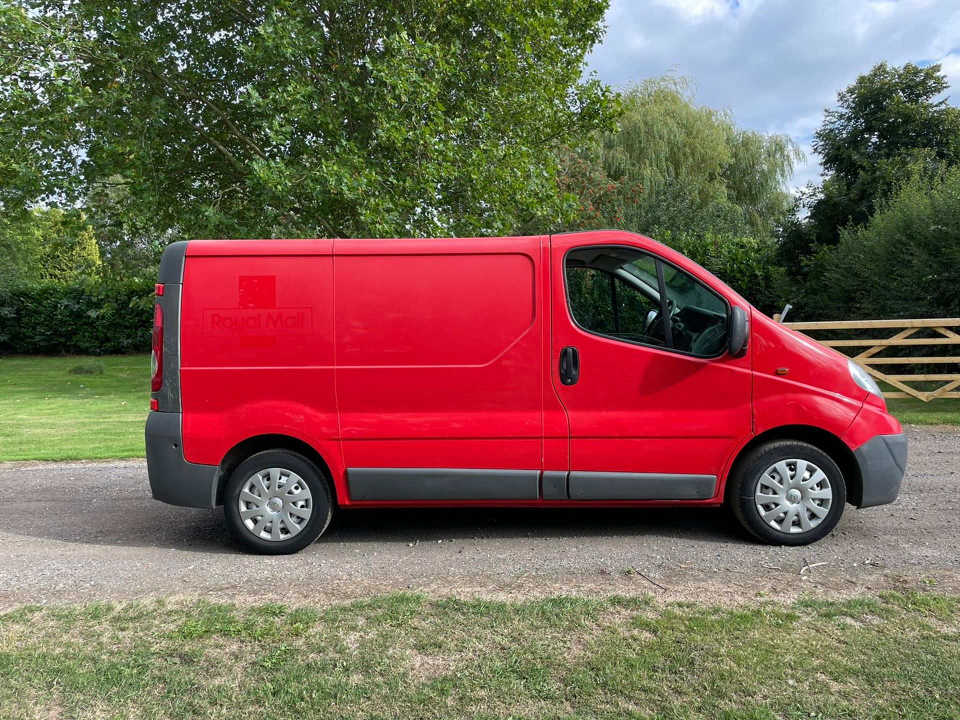 2009/59 VAUXHALL VIVARO 2700 CDTI SWB RED PANEL VAN - 107,764 MILES - MANUAL *PLUS VAT* - Image 8 of 14