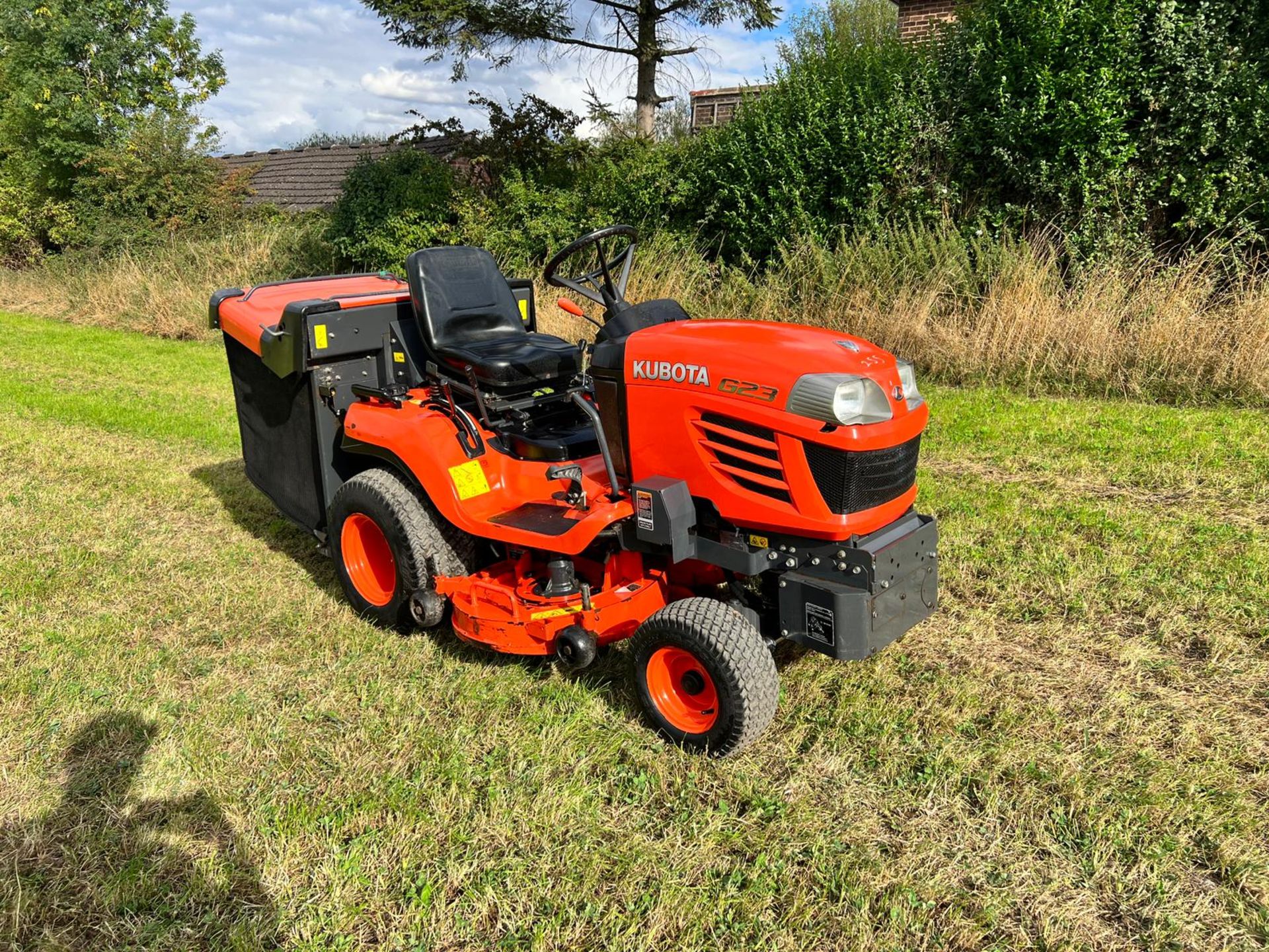 Kubota G23 Diesel Ride On Mower, Runs Drives And Cuts, Showing A Low 836 Hours! *PLUS VAT*