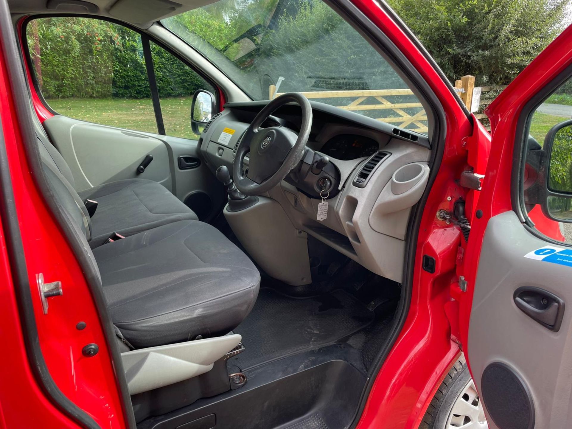 2009/59 VAUXHALL VIVARO 2700 CDTI SWB RED PANEL VAN - 107,764 MILES - MANUAL *PLUS VAT* - Image 14 of 14