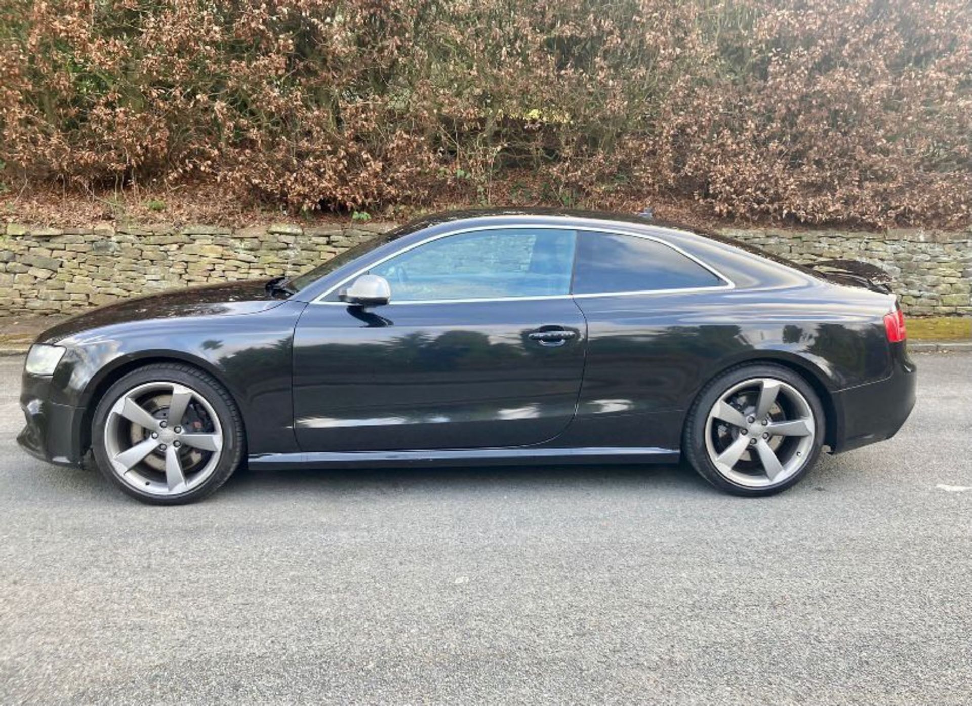 2010/60 REG AUDI RS5 FSI QUATTRO S-A 4.2L PETROL BLACK COUPE 450 HP! - FSH - 19" ALLOYS - START/STOP - Image 4 of 14