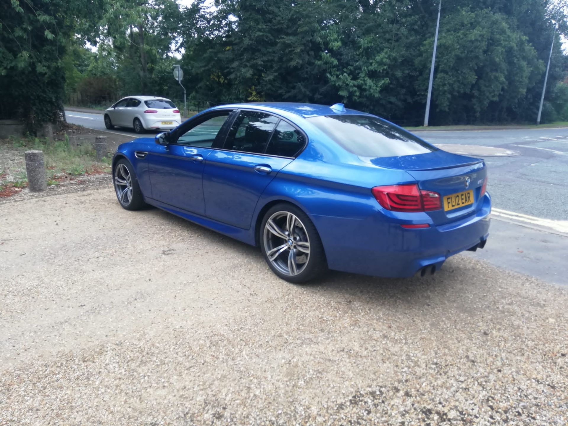 2012 BMW M5 AUTO BLUE SALOON - 58K MILES - SUN ROOF - BLACK LEATHER *NO VAT* - Image 4 of 9