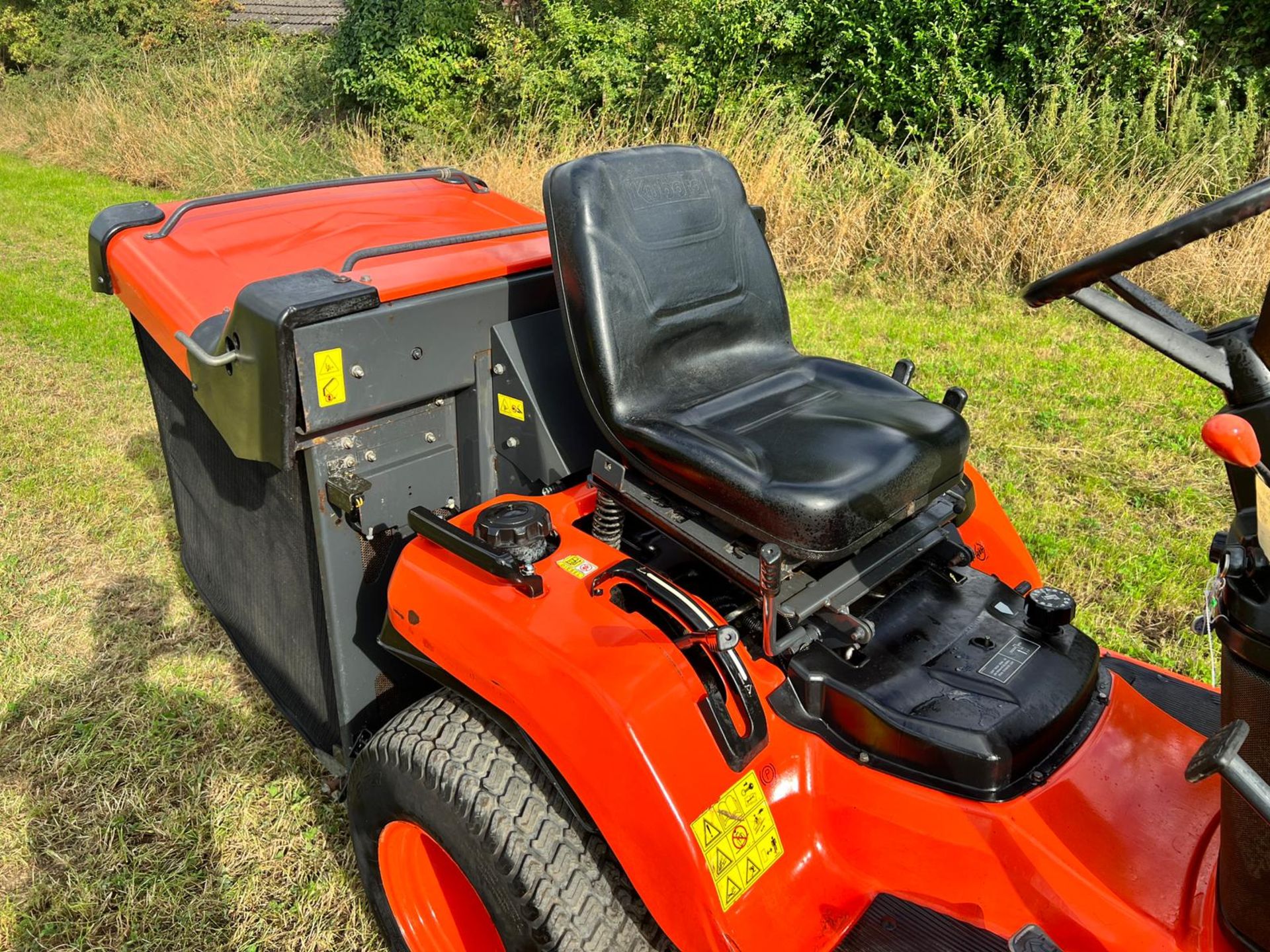 Kubota G23 Diesel Ride On Mower, Runs Drives And Cuts, Showing A Low 836 Hours! *PLUS VAT* - Image 8 of 17