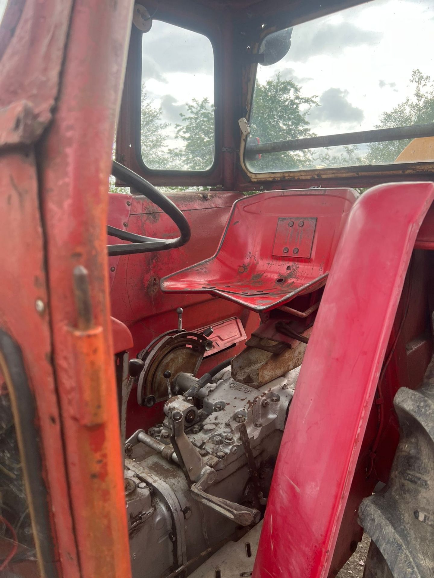 MASSY FERGUSON 175S TRACTOR, IN GOOD ORDER FOR AGE, RUNS AND DRIVES "PLUS VAT" - Image 5 of 5