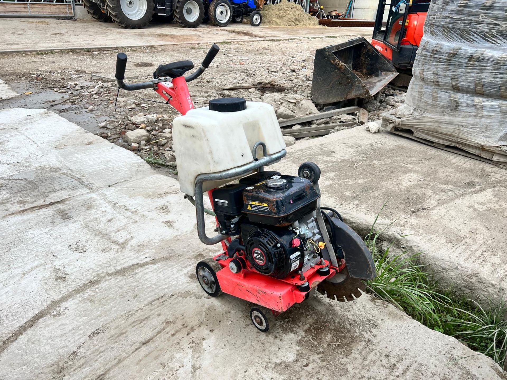 2014 Husqvarna FS305 350mm Petrol Floor Saw With Blade, Runs And Works, Water Tank *PLUS VAT* - Image 2 of 10