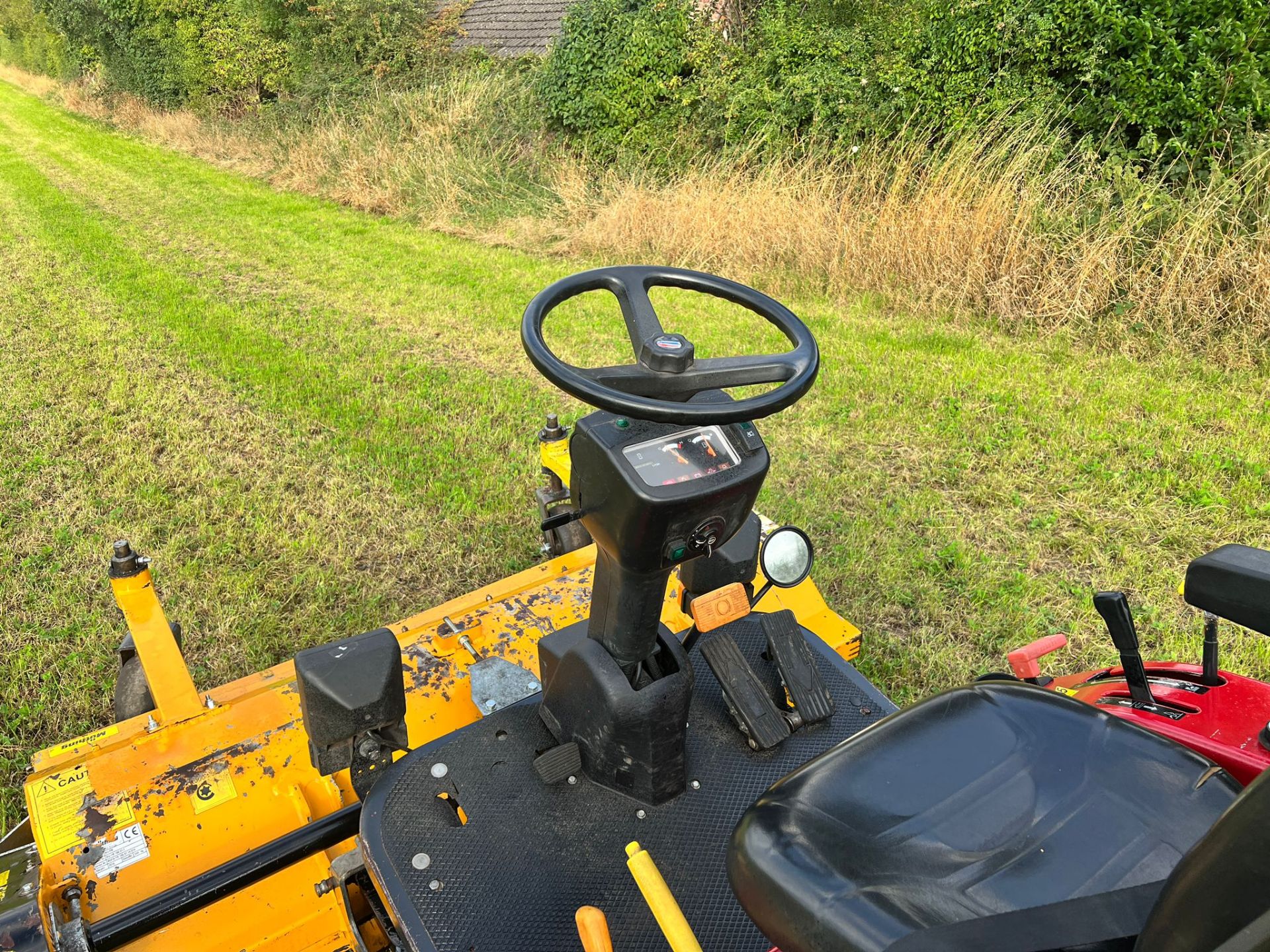 2014 Shibaura CM374 4WD Outfront Ride On Mower *PLUS VAT* - Image 15 of 18