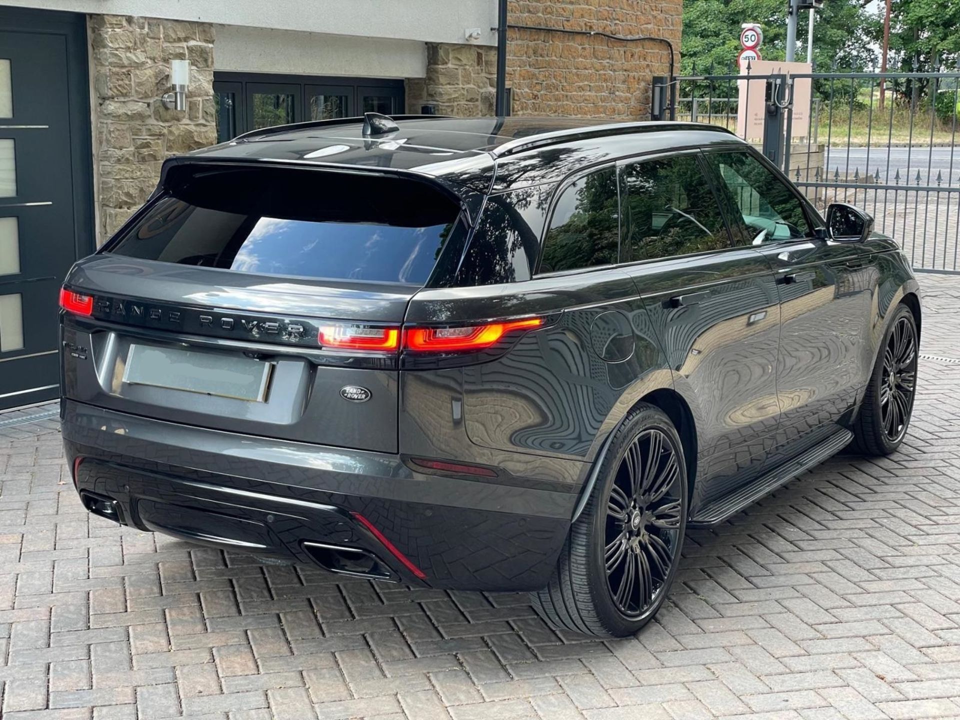 2017/17 REG LAND ROVER RANGE ROVER VELAR 3.0 D300 R-DYNAMIC HSE 5DR AUTO DIESEL *NO VAT* - Image 6 of 12