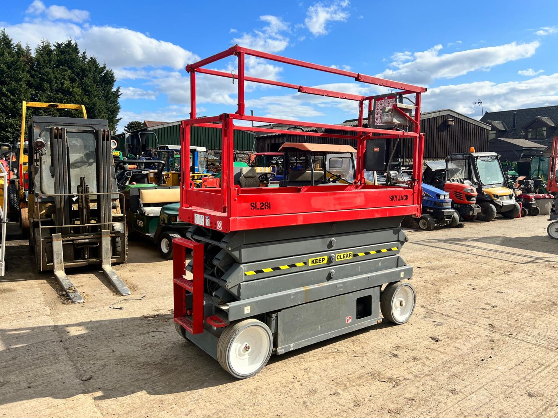 2013 Skyjack SJ3226 Electric Scissor Lift Drives And Lifts *PLUS VAT* - Image 6 of 13