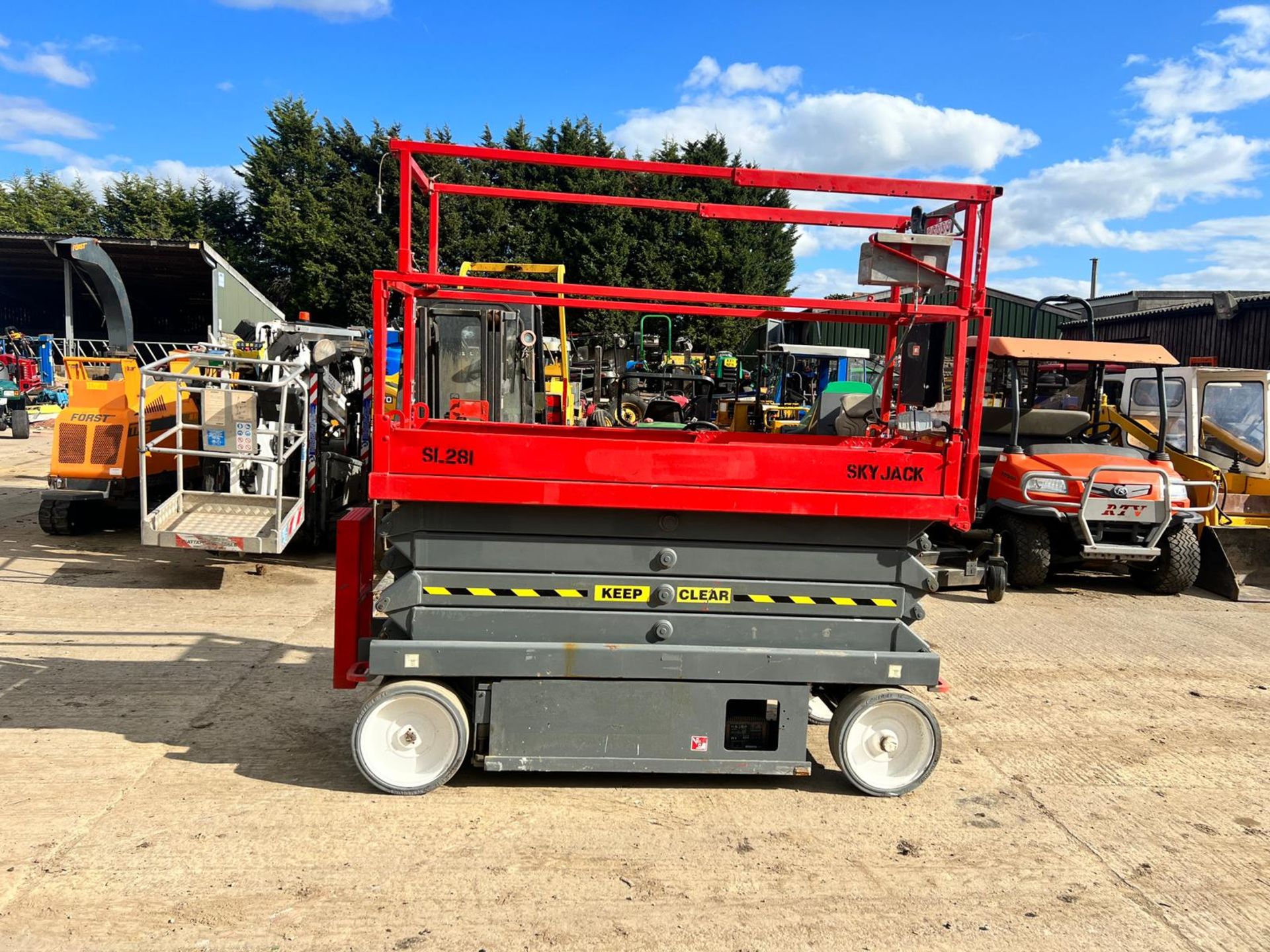 2013 Skyjack SJ3226 Electric Scissor Lift Drives And Lifts *PLUS VAT* - Image 4 of 13