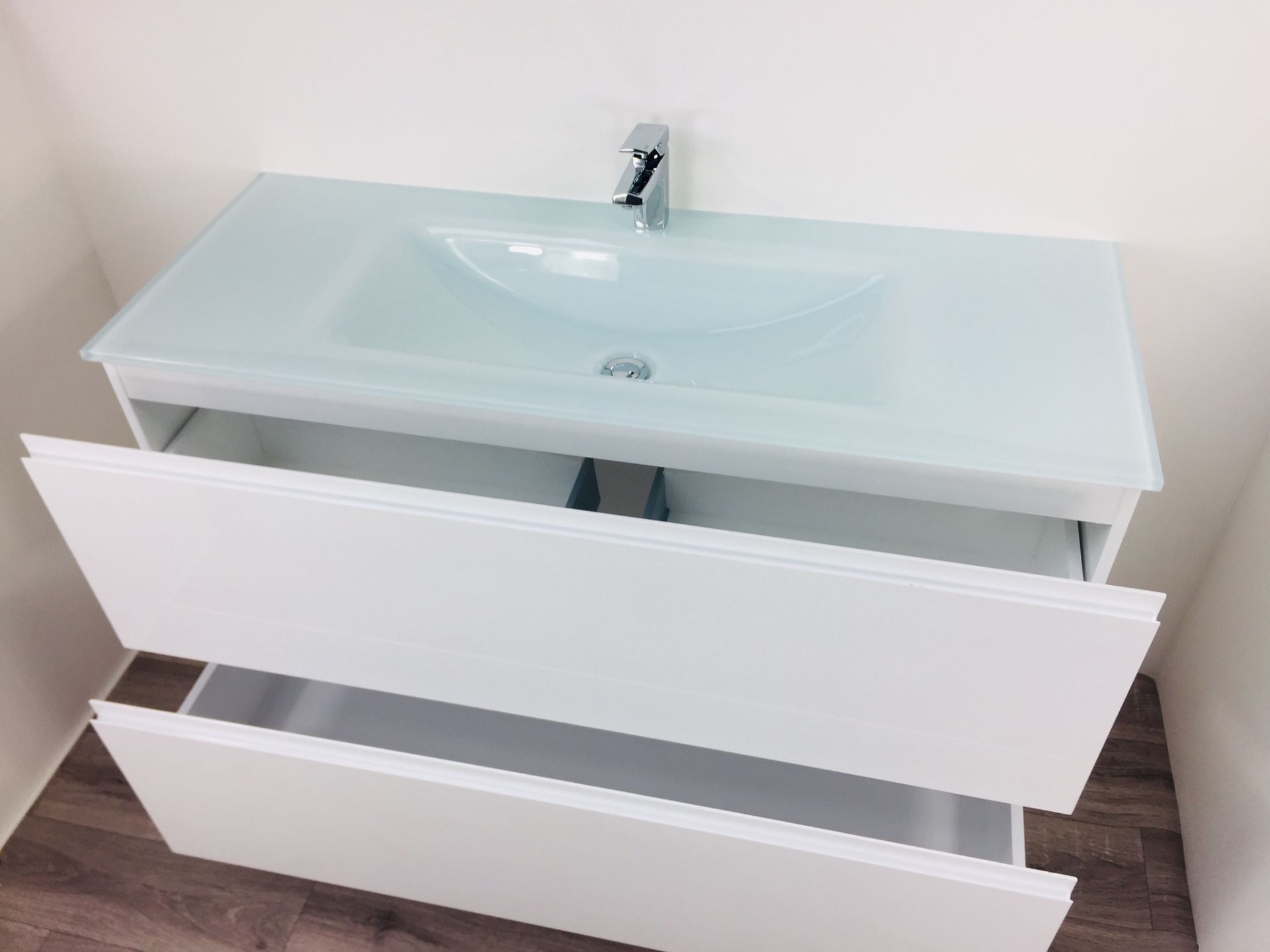 BRAND NEW Excellent Quality Designer Vanity Unit in White RRP £399 *NO VAT* - Image 3 of 4