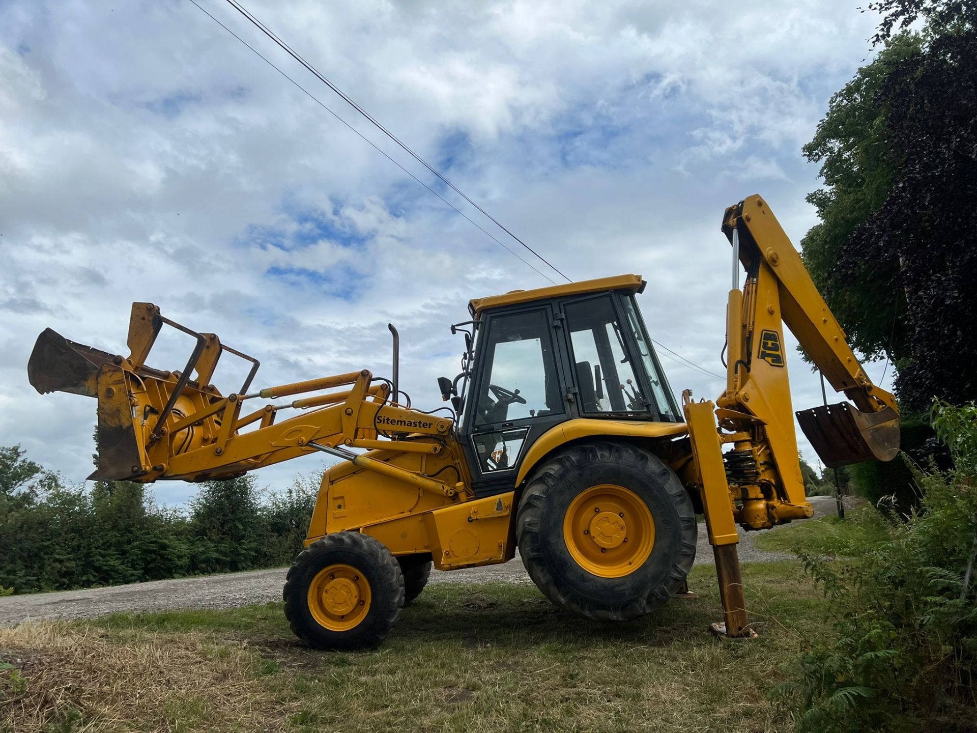 JCB 3CX SITEMASTER WITH 4 IN ONE BUCKET *PLUS VAT* - Image 2 of 16