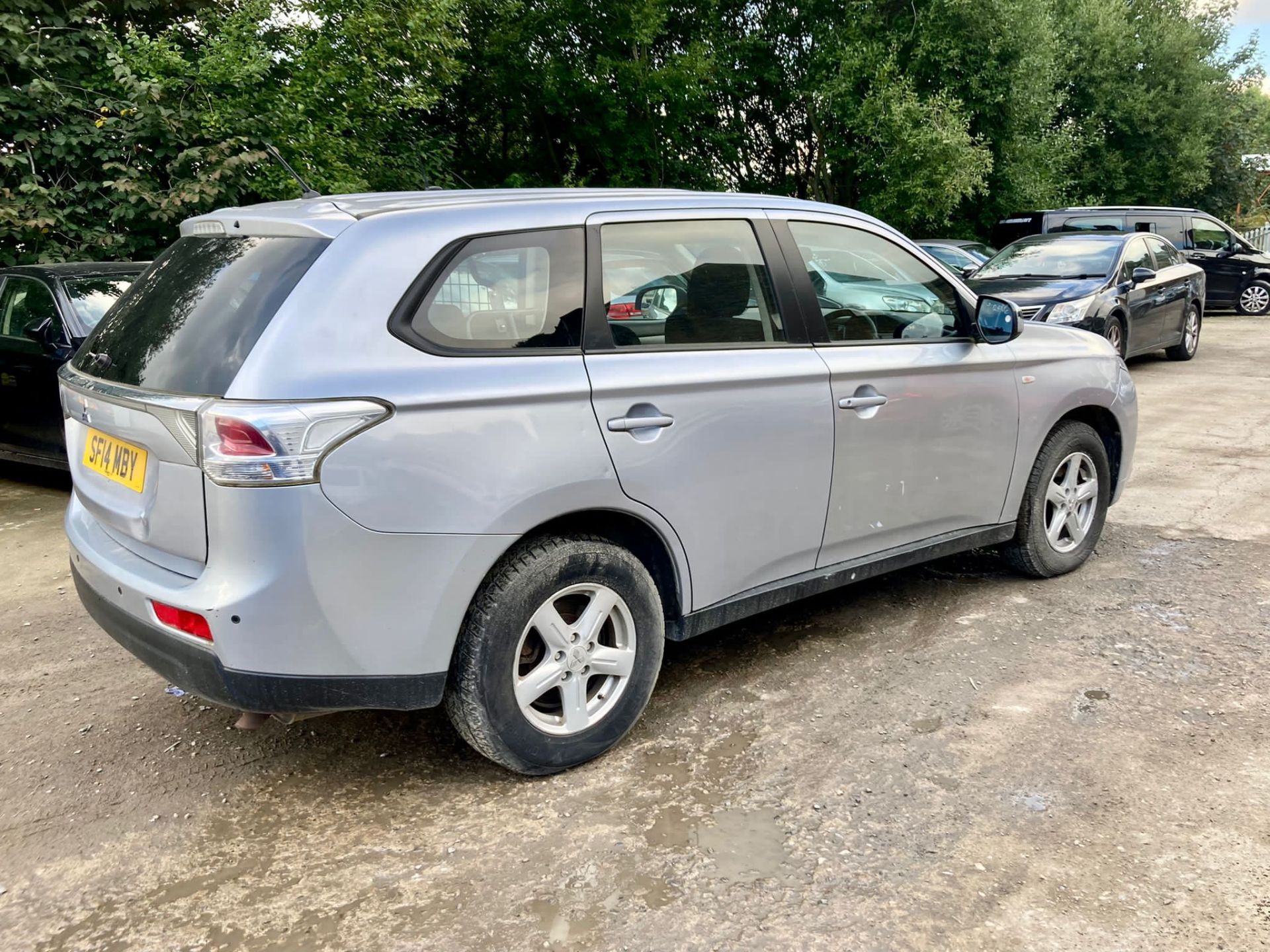 2014 MITSUBISHI OUTLANDER GX 2 DI-D SILVER ESTATE - PARKING SENSORS - 4 WHEEL DRIVE - FSH *NO VAT* - Image 4 of 8