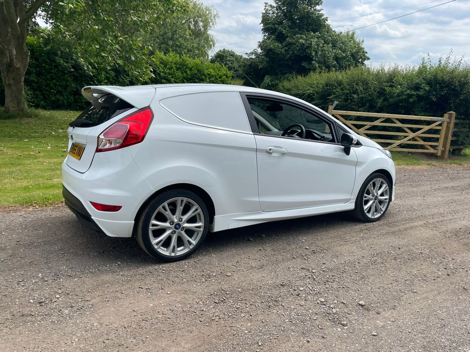 FORD FIESTA BASE TDCI WHITE CAR DERIVED VAN *PLUS VAT* - Image 7 of 13