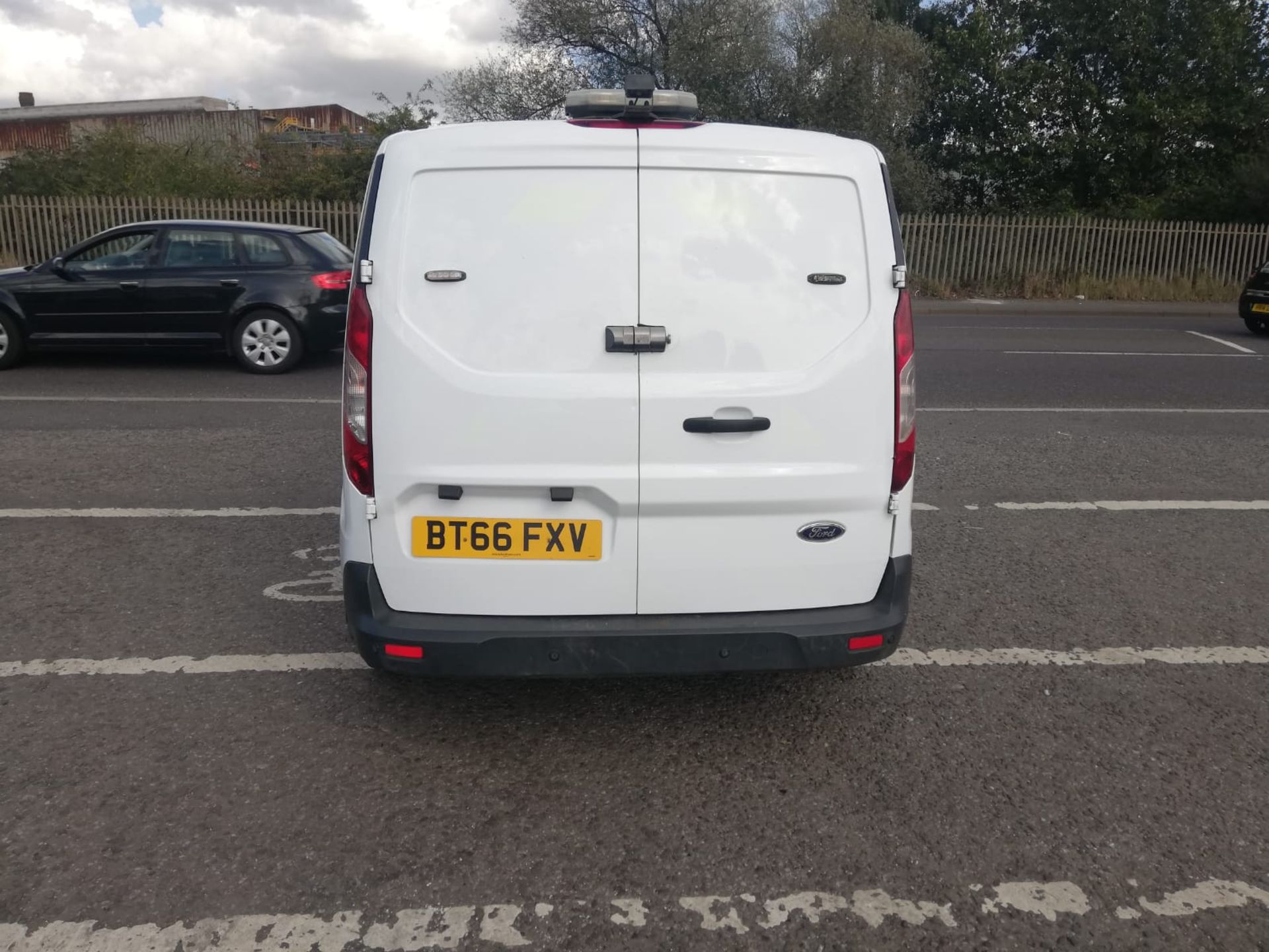 2016/66 FORD TRANSIT CONNECT 200 ECONETIC WHITE PANEL VAN - 124K MILES - EURO 6 - AIR CON *PLUS VAT* - Image 6 of 10