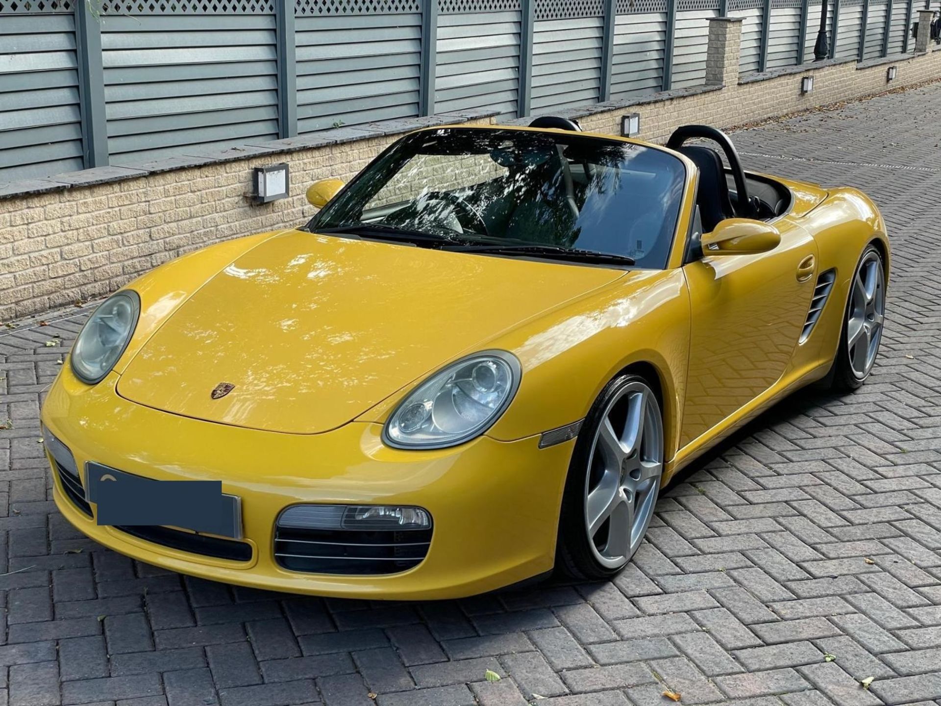 EYE CATCHING 2005 PORSCHE BOXSTER S YELLOW CONVERTIBLE - 105K MILES - 2 KEYS - 20 INCH ALLOYS - Image 3 of 10