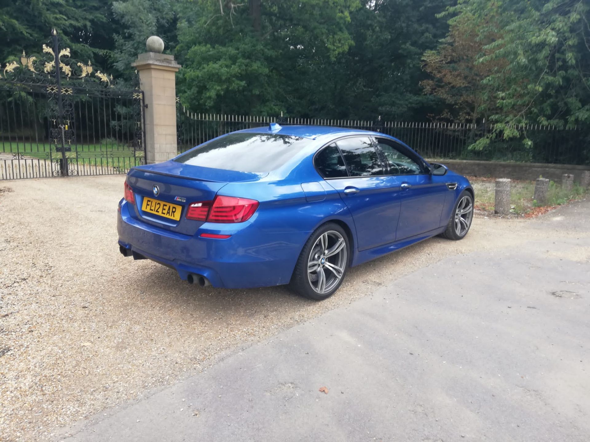 2012 BMW M5 AUTO BLUE SALOON - 58K MILES - SUN ROOF - BLACK LEATHER *NO VAT* - Image 5 of 9