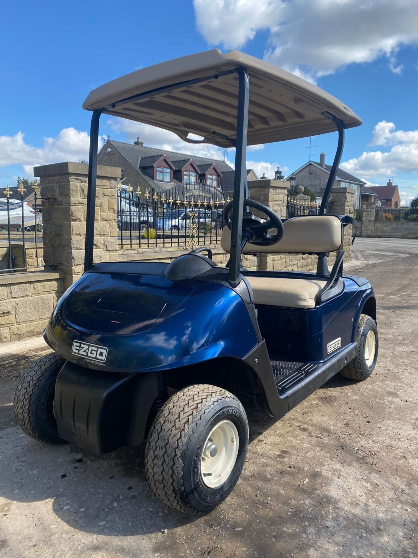 EZ-GO RXV GOLF CART BATTERY OPERATED, RUNS AND DRIVES, GOOD TYRES ALL ROUND *PLUS VAT* - Image 3 of 9