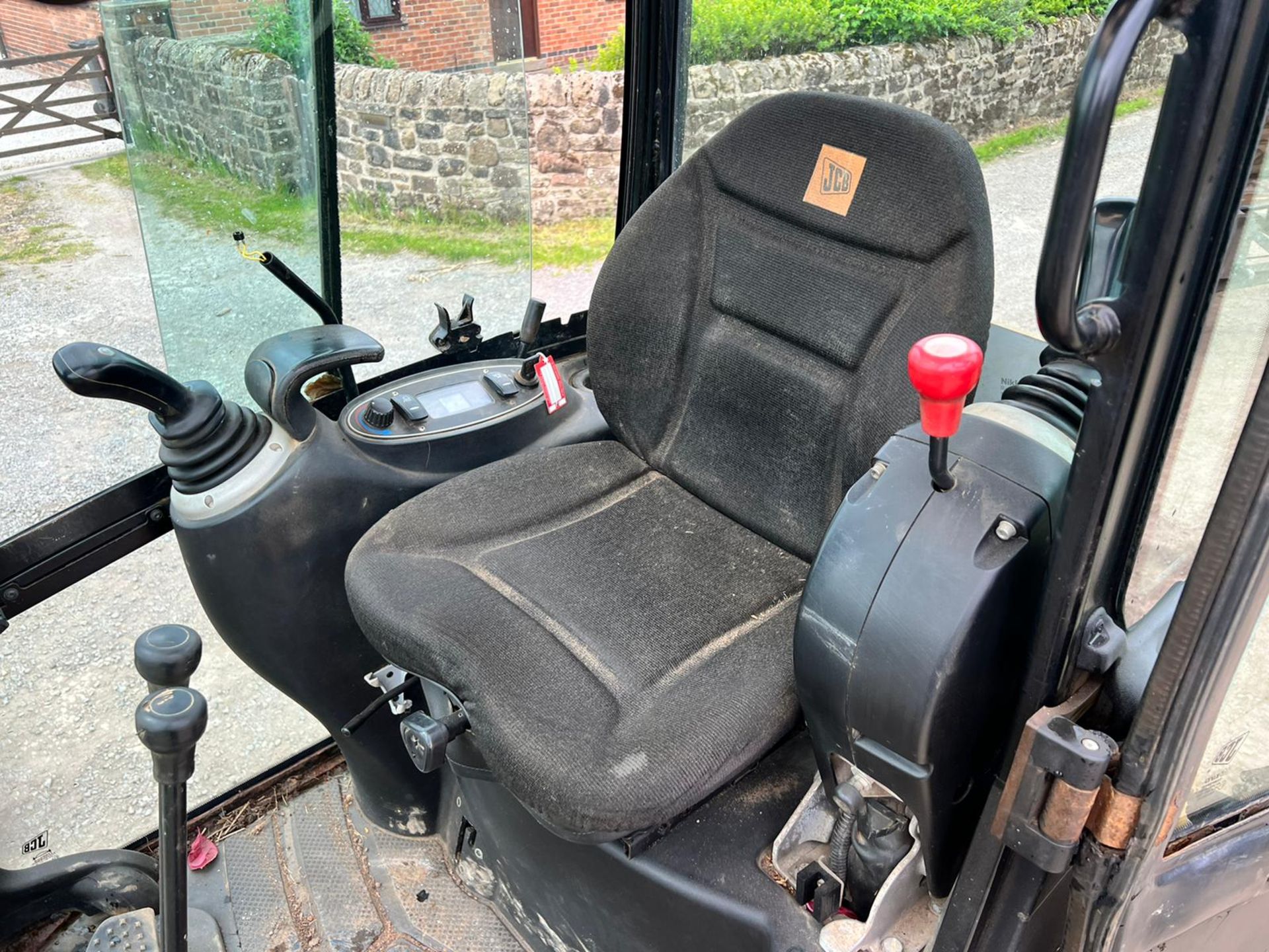 2013 JCB 8018 1.8 Ton Mini Digger With Indespension 2.7 Ton Plant Trailer Runs Drives "PLUS VAT" - Image 22 of 28