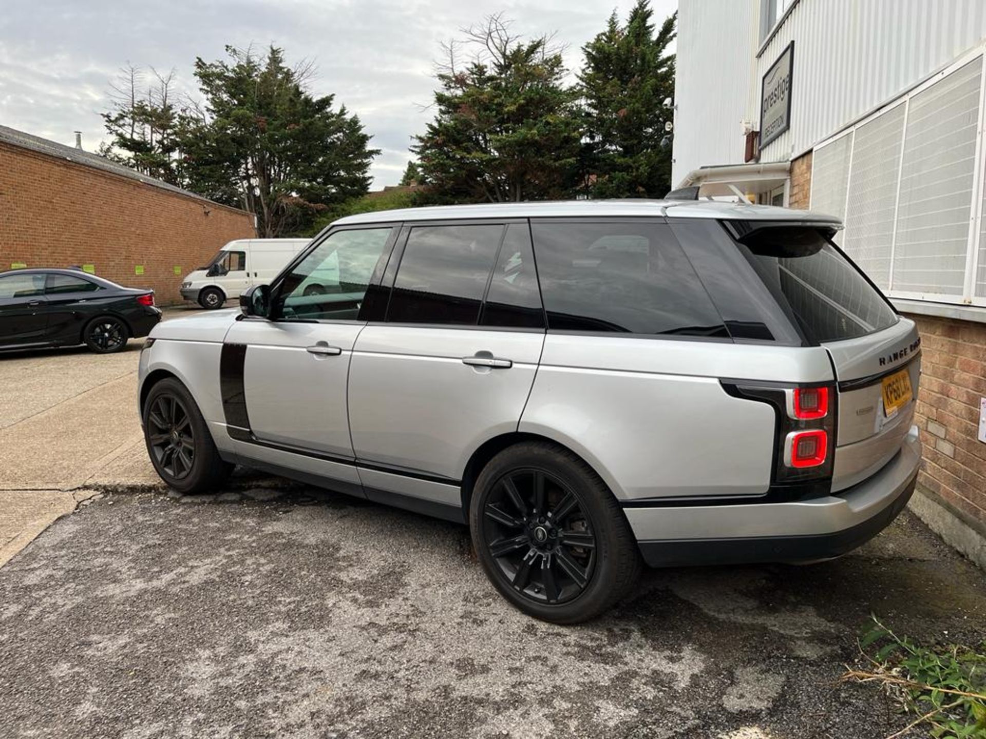 2018/68 LAND ROVER RANGE ROVER A-BIO SDV6 A SILVER ESTATE *NO VAT* - Image 2 of 15