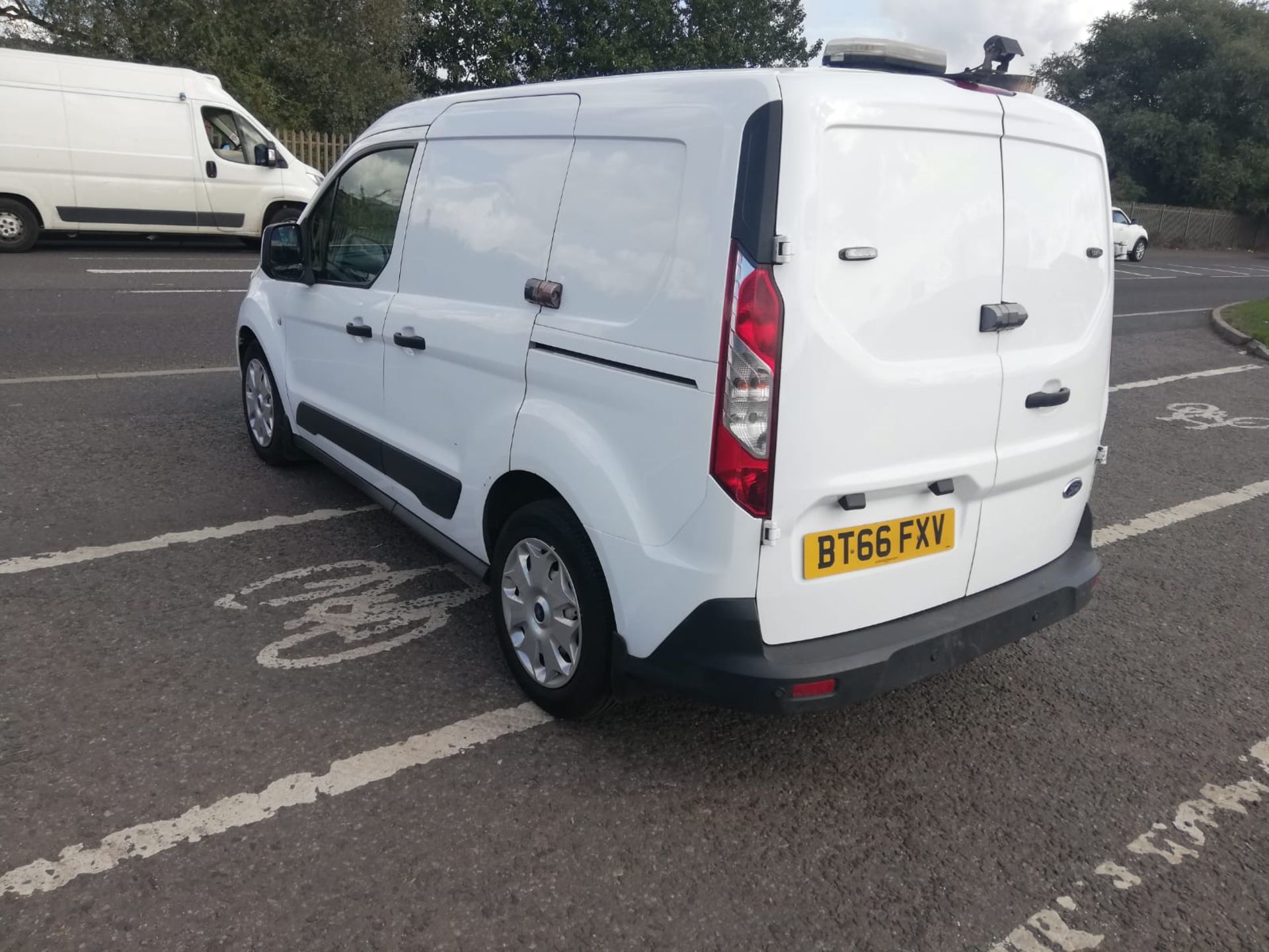 2016/66 FORD TRANSIT CONNECT 200 ECONETIC WHITE PANEL VAN - 124K MILES - EURO 6 - AIR CON *PLUS VAT* - Image 5 of 10