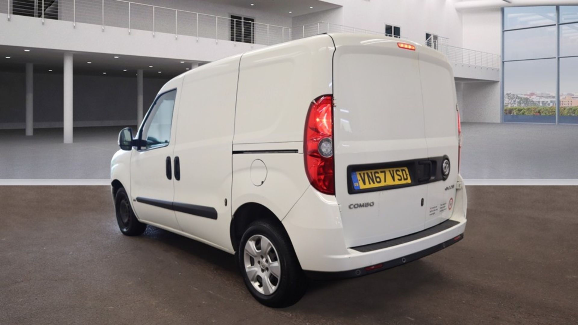 2017 VAUXHALL COMBO 1.3 CDTI 95 2000 SPORTIVE L1 H1 Van *PLUS VAT* - Image 2 of 8