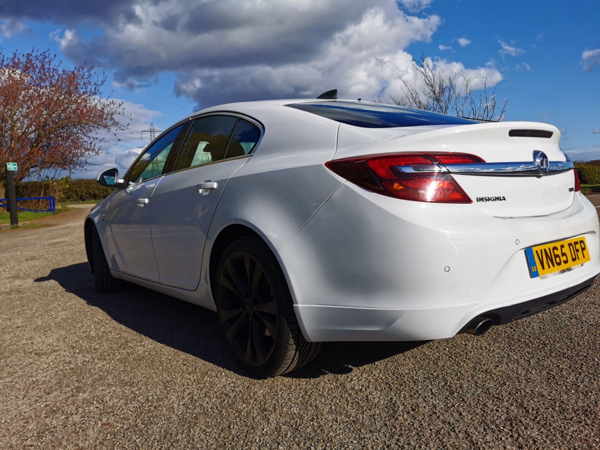 2015 VAUXHALL INSIGNIA ELITE NAV CDTI AUTO WHITE HATCHBACK, 149,530 MILES *NO VAT* - Image 5 of 29