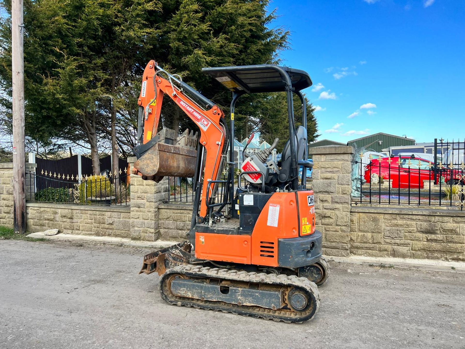 2017 HITACHI ZAXIS 19U 1.9 TON MINI DIGGER, RUNS DRIVES LIFTS, SHOWING A LOW 1609 HOURS - Image 6 of 20