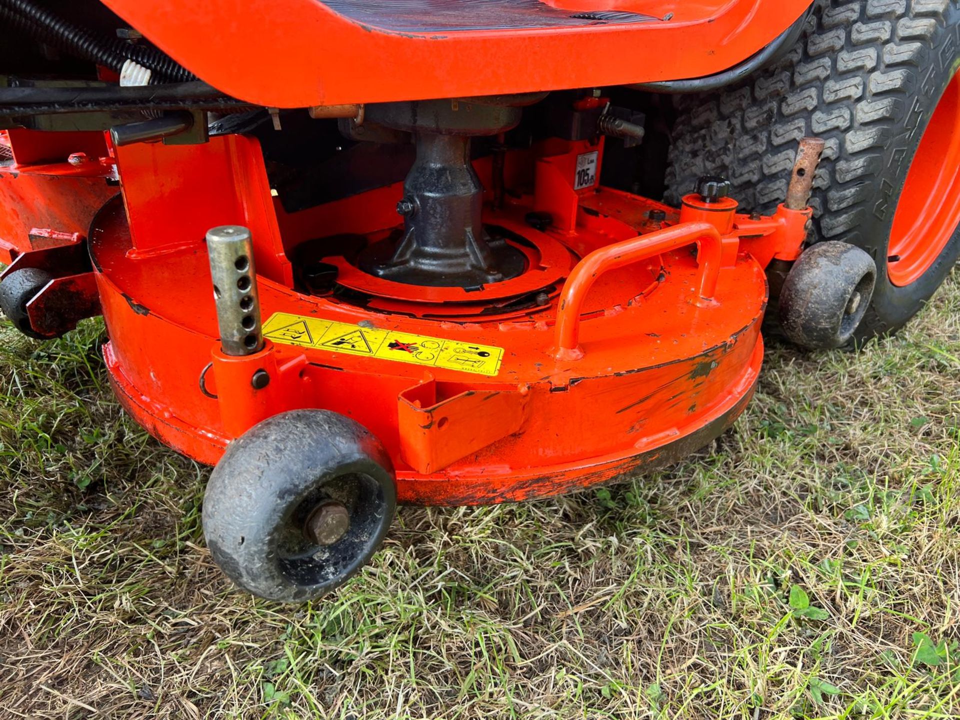 Kubota G23 Diesel Ride On Mower, Runs Drives And Cuts, Showing A Low 836 Hours! *PLUS VAT* - Image 9 of 17