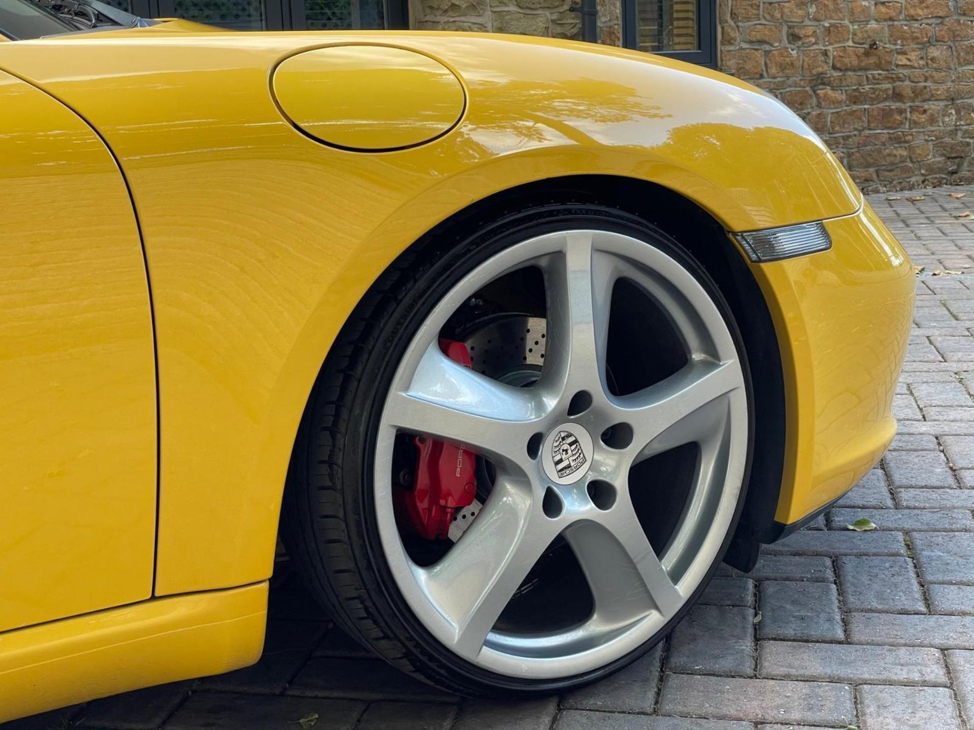 EYE CATCHING 2005 PORSCHE BOXSTER S YELLOW CONVERTIBLE - 105K MILES - 2 KEYS - 20 INCH ALLOYS - Image 7 of 10