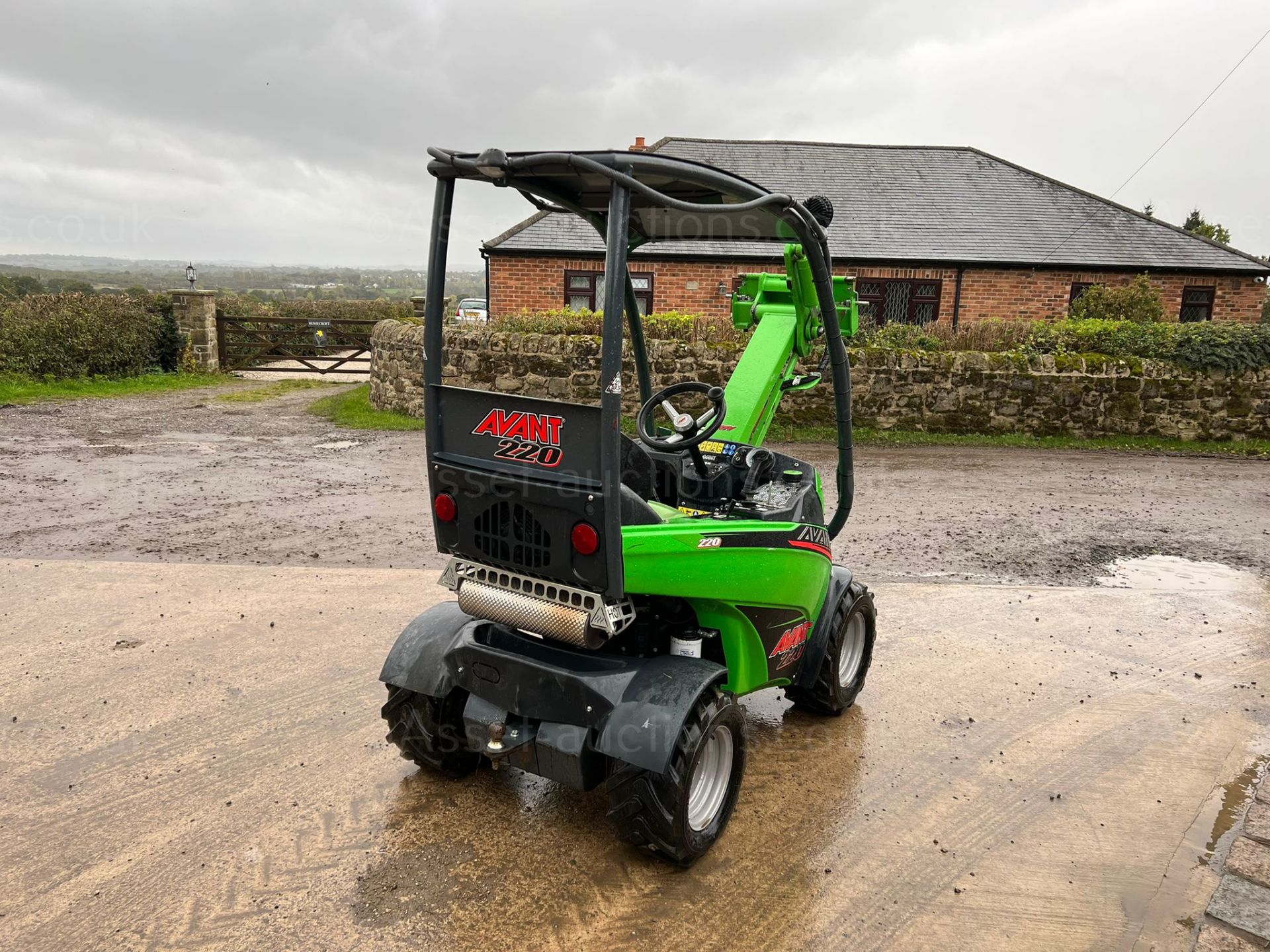 2018 AVANT 220 MULTI-FUNCTIONAL LOADER, RUNS DRIVES AND LIFTS, SHOWING A LOW 379 HOURS *PLUS VAT* - Image 6 of 14