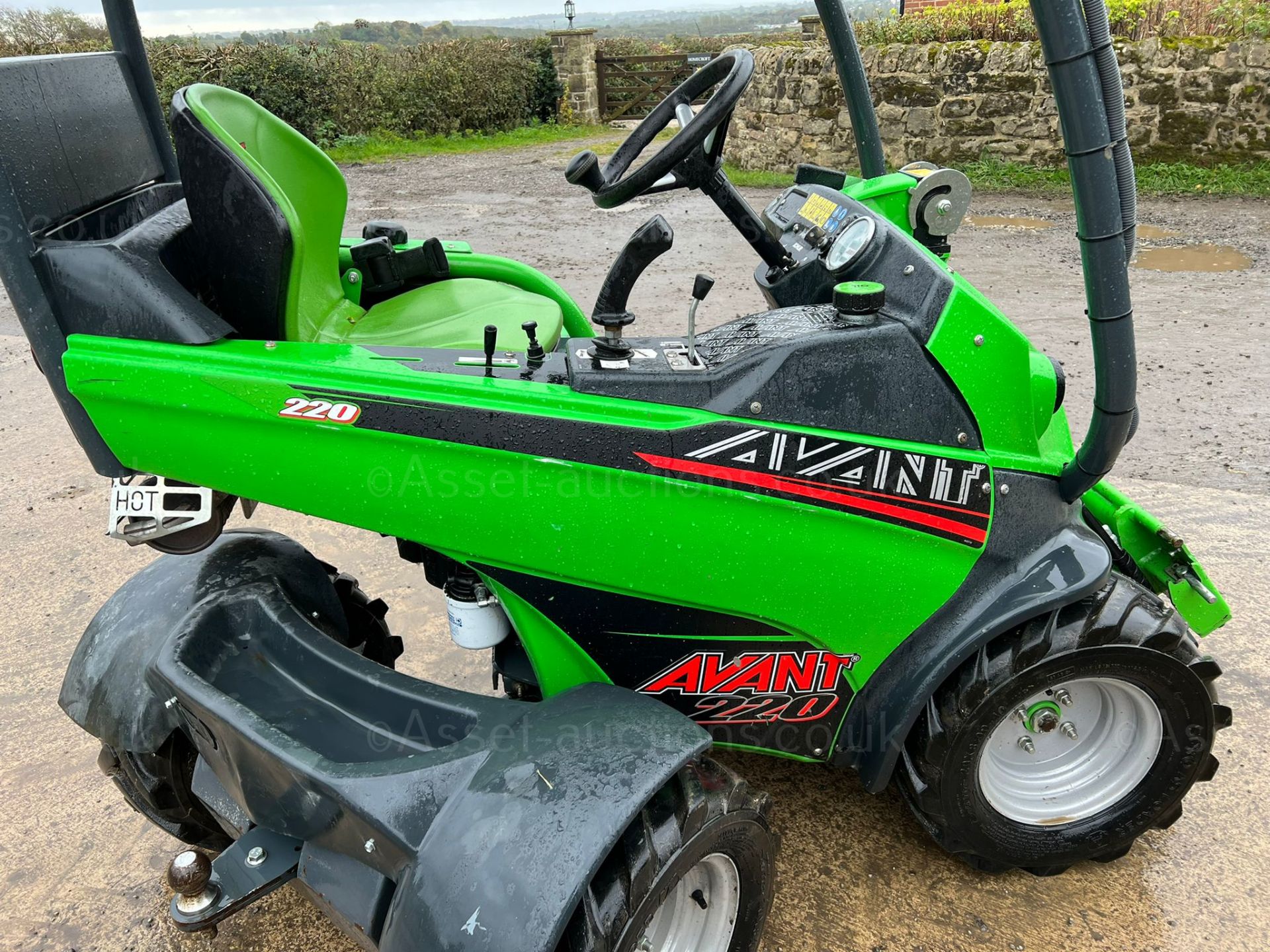 2018 AVANT 220 MULTI-FUNCTIONAL LOADER, RUNS DRIVES AND LIFTS, SHOWING A LOW 379 HOURS *PLUS VAT* - Image 11 of 14