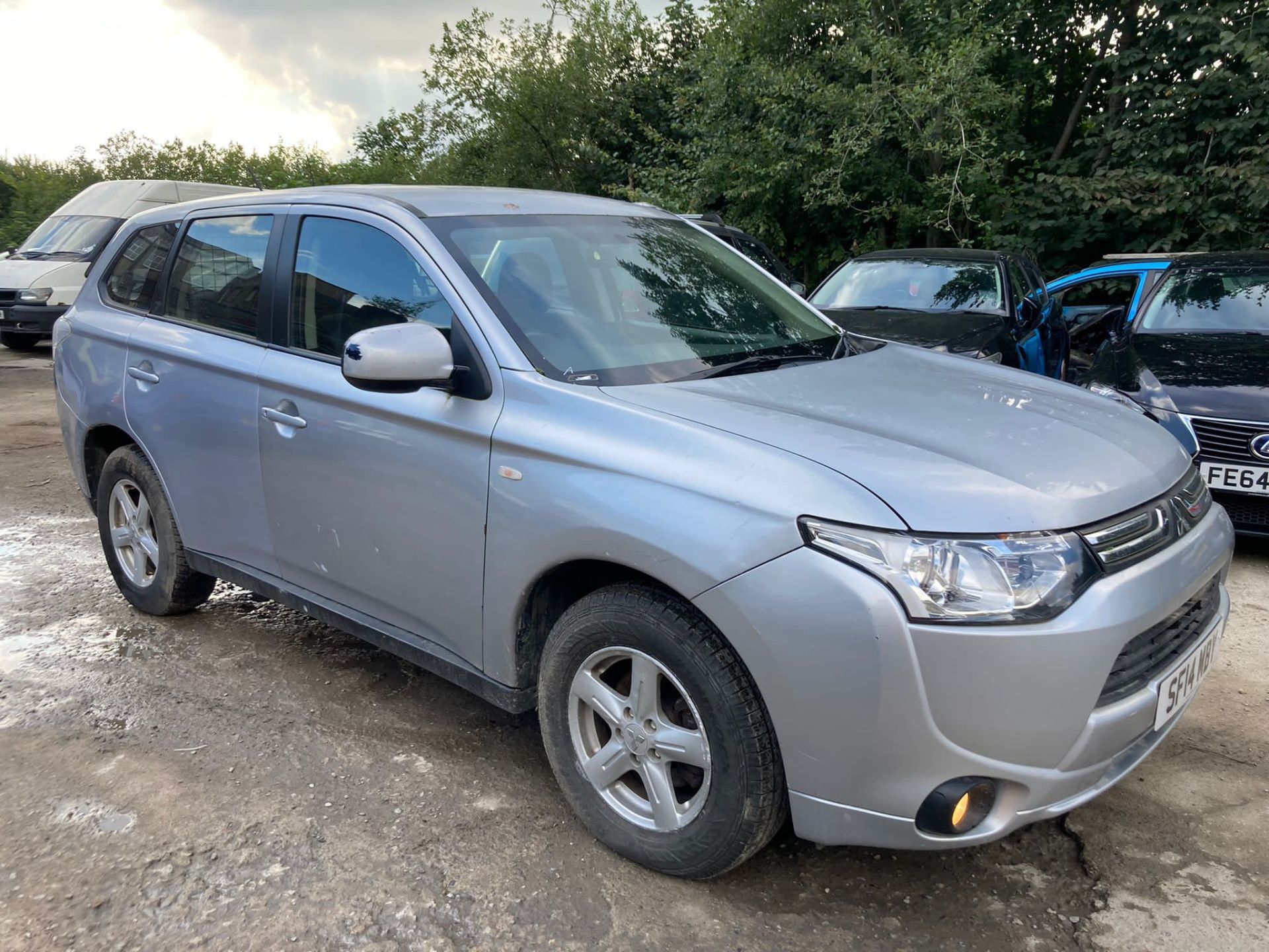 2014 MITSUBISHI OUTLANDER GX 2 DI-D SILVER ESTATE - PARKING SENSORS - 4 WHEEL DRIVE - FSH *NO VAT* - Image 3 of 8