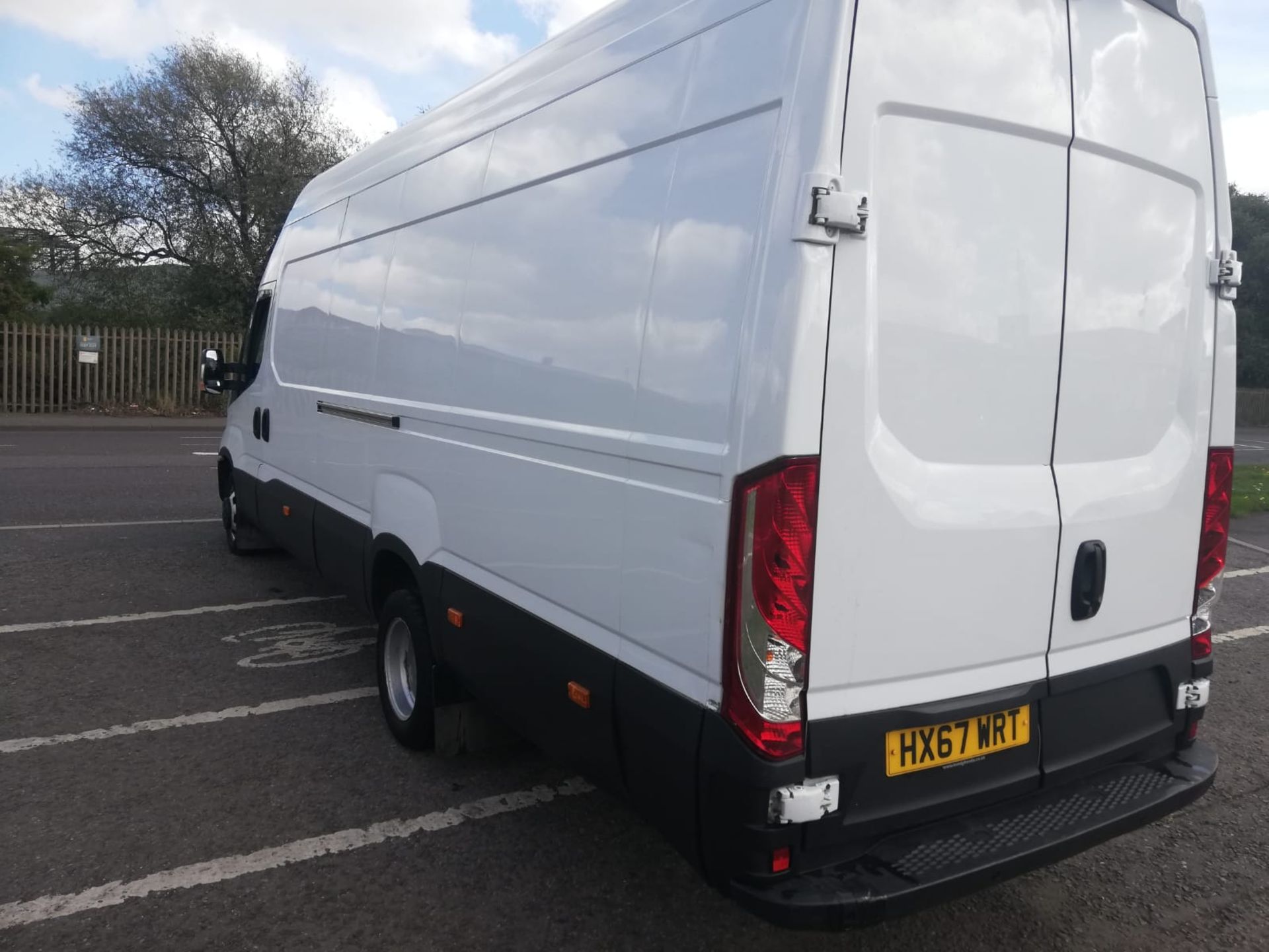 2017/67 IVECO DAILY AUTOMATIC WHITE PANEL VAN - XLWB TWIN WHEEL - 92K MILES - EURO 6 *PLUS VAT* - Image 5 of 10