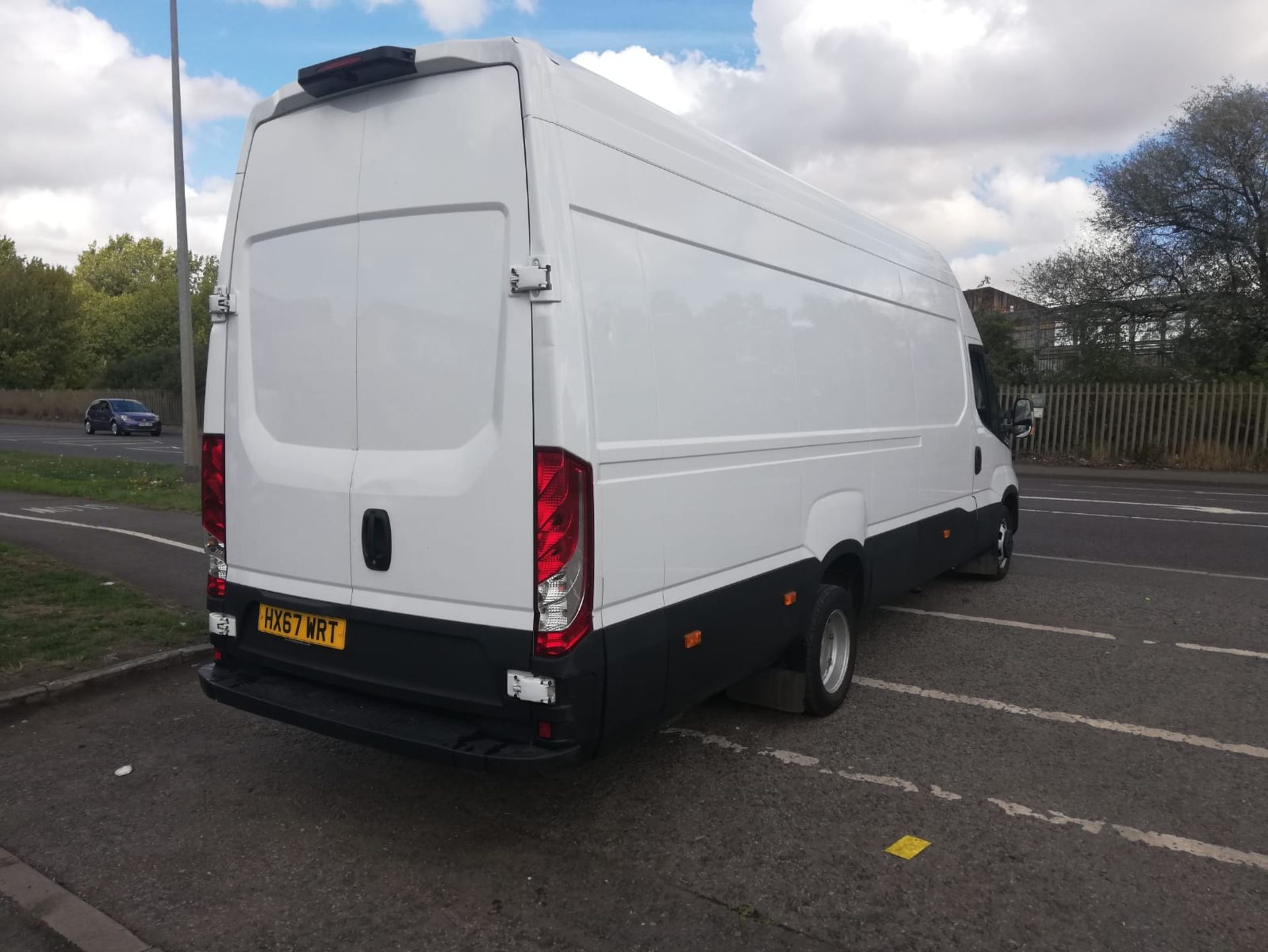 2017/67 IVECO DAILY AUTOMATIC WHITE PANEL VAN - XLWB TWIN WHEEL - 92K MILES - EURO 6 *PLUS VAT* - Image 7 of 10