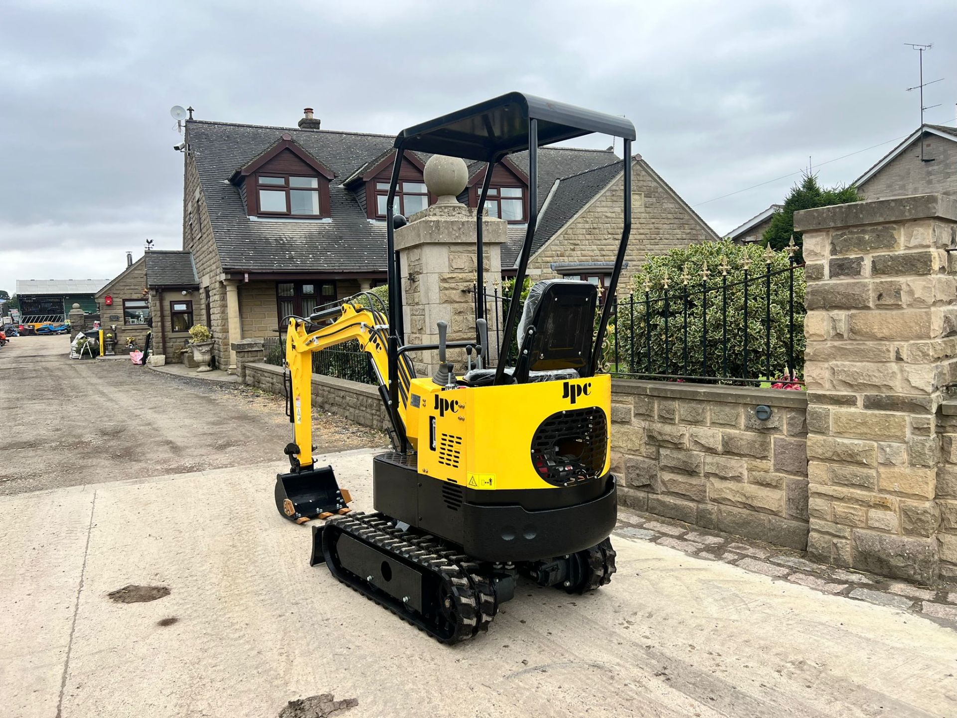 New And Unused JPC HT12 1 Ton Mini Digger *PLUS VAT* - Image 3 of 8