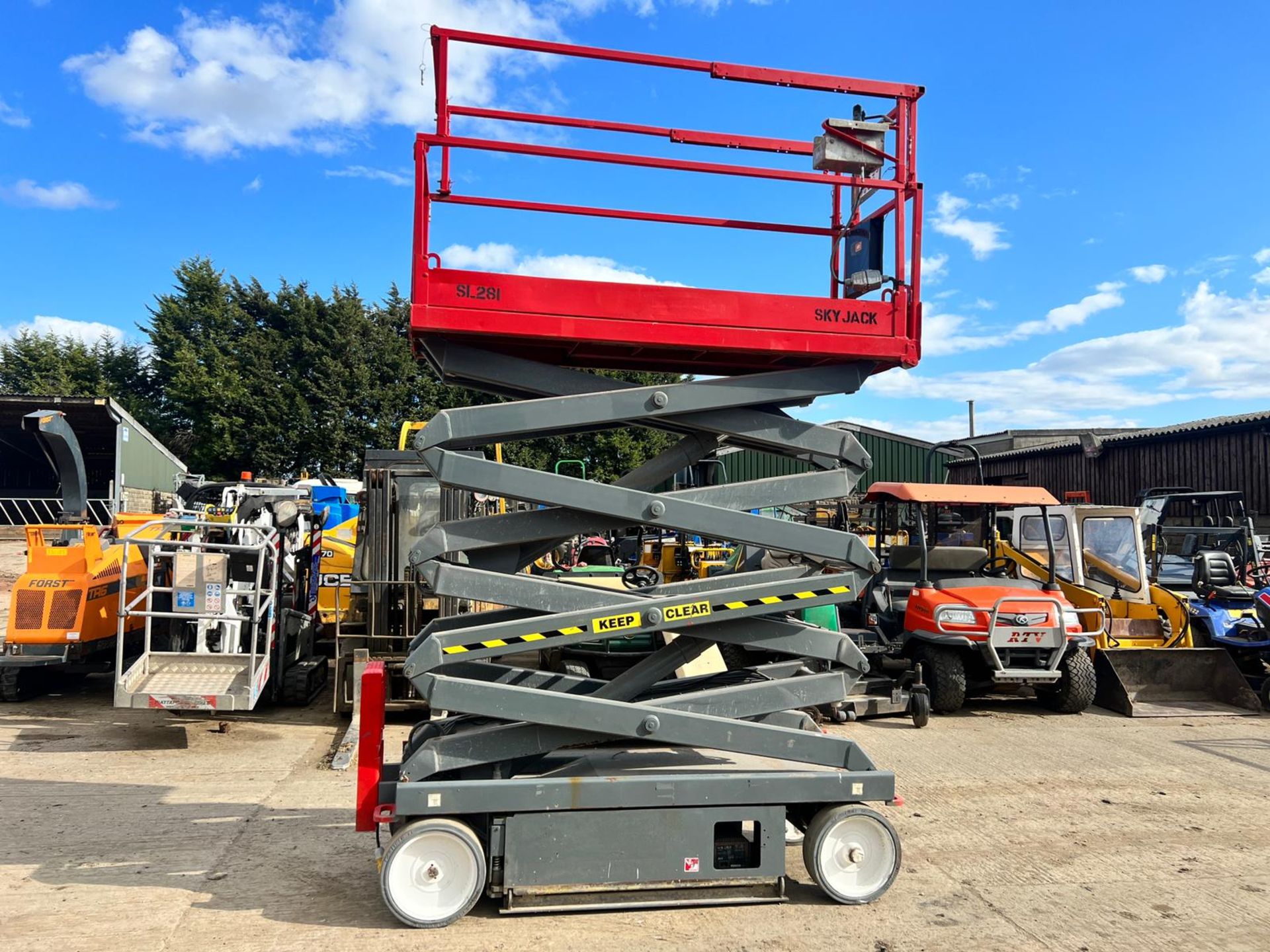 2013 Skyjack SJ3226 Electric Scissor Lift Drives And Lifts *PLUS VAT* - Image 7 of 13