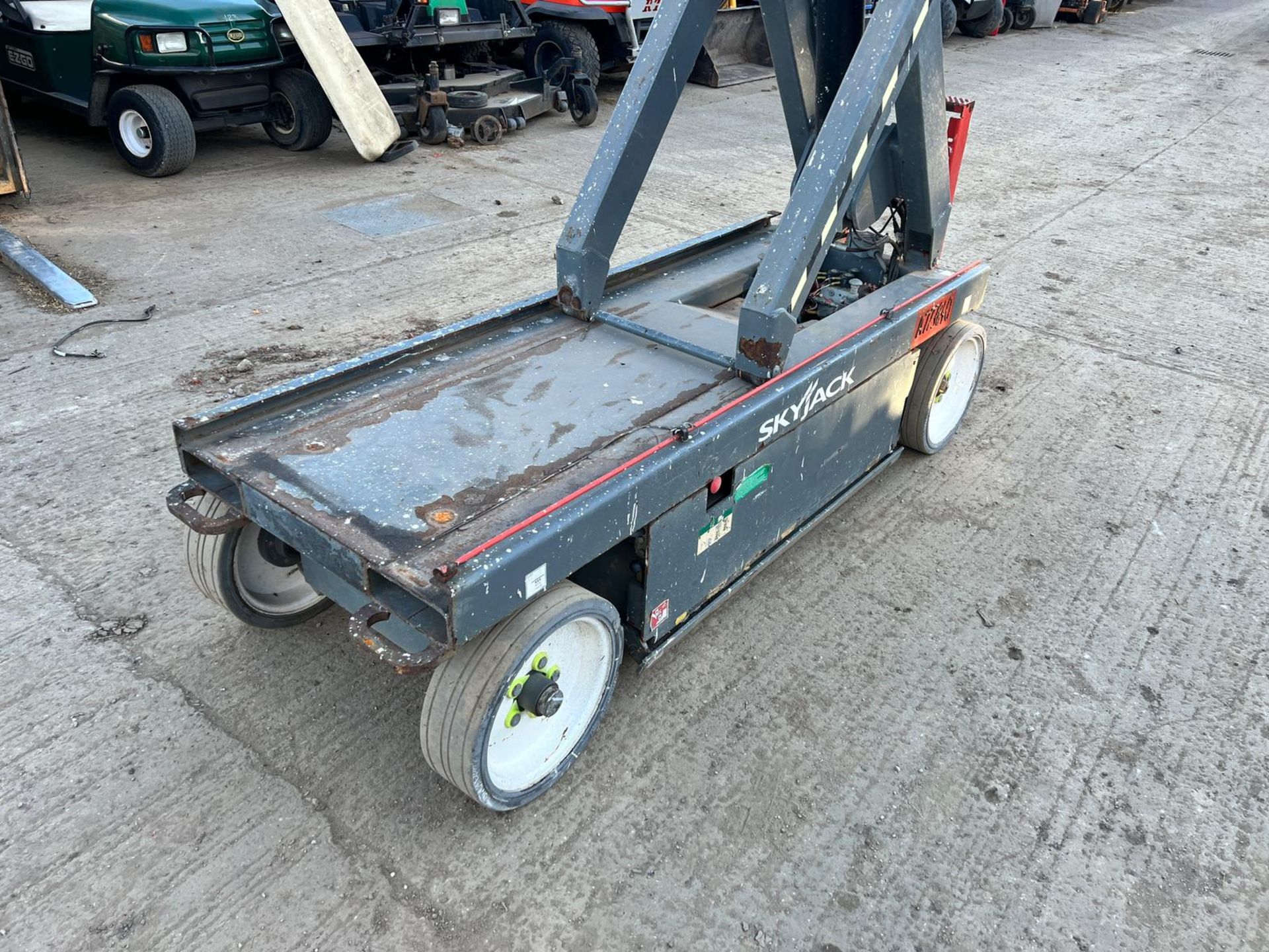 2015 Skyjack SJ3226 Electric Scissor Lift Drives And Lifts *PLUS VAT* - Image 11 of 13