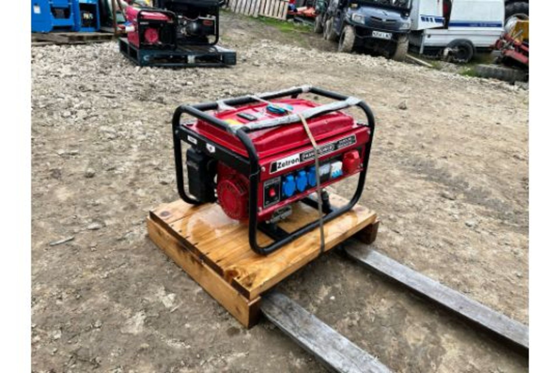 New And Unused PK8500 Dual Voltage Petrol Generator *PLUS VAT* - Image 4 of 6