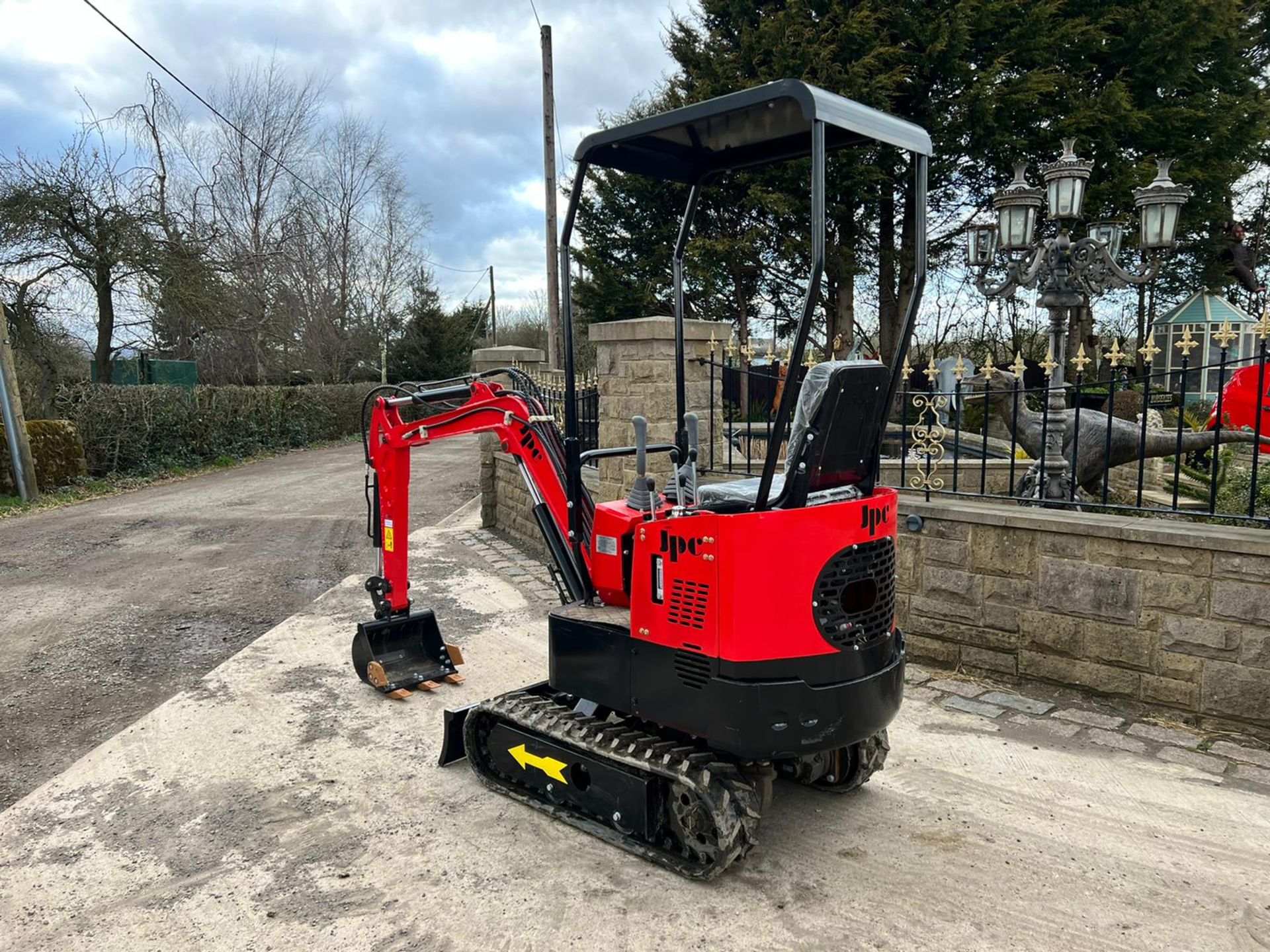 New And Unused JPC HT12 1 Ton Mini Digger, Runs Drives And Digs *PLUS VAT* - Image 4 of 9