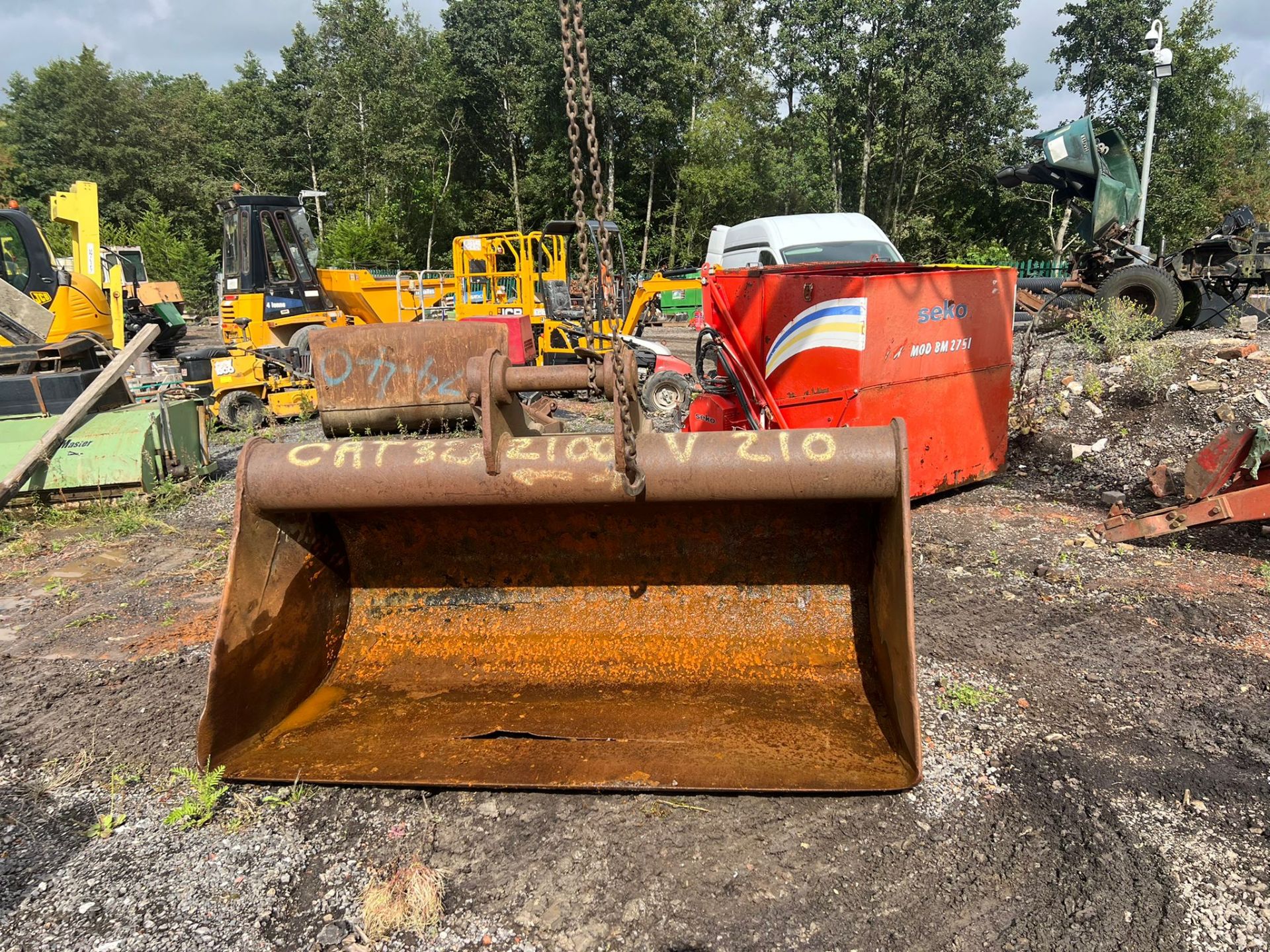 21 TON DIGGER BUCKET *PLUS VAT*