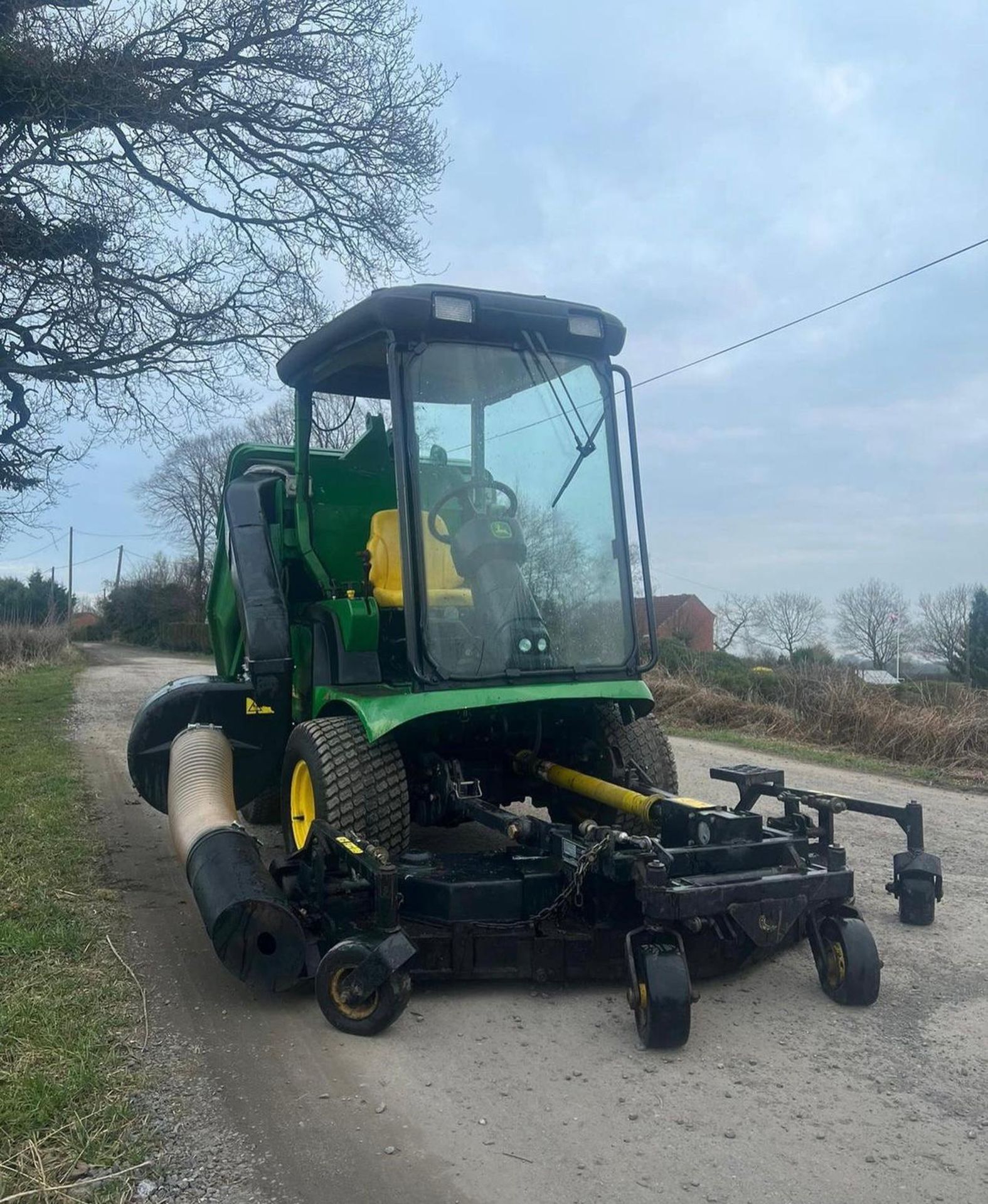 John Deere 1565 4WD Diesel High Tip Mower *PLUS VAT* - Image 2 of 7