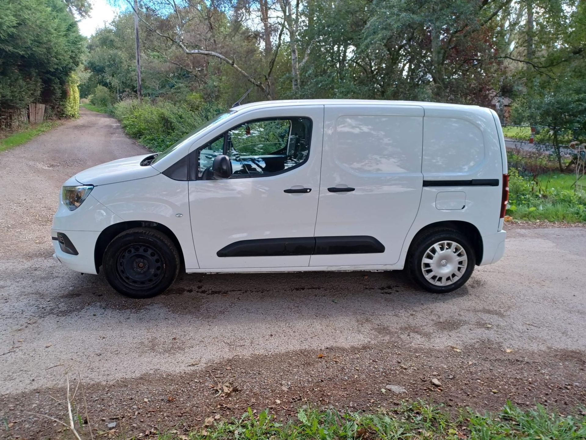 2019/19 VAUXHALL COMBO 2000 SPORTIVE S/S WHITE PANEL VAN - 3 SEATS - EURO 6 - SAT NAV *PLUS VAT* - Image 4 of 8