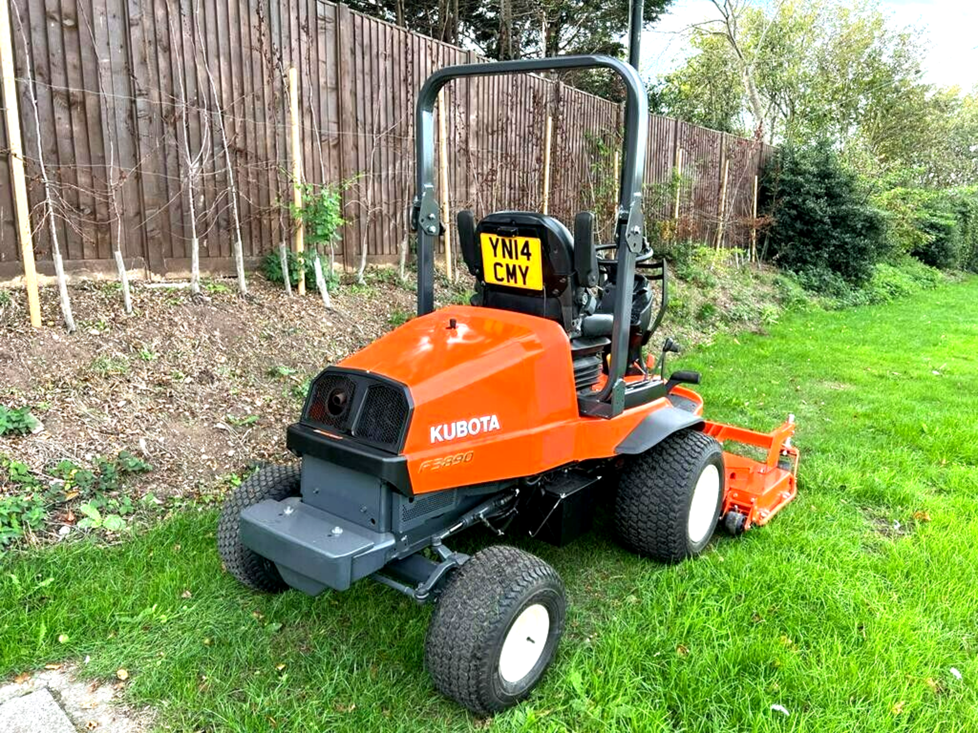 KUBOTA UPFRONT ROTARY MOWER 3890, ONLY 2010 HOURS,4WD, KUBOTA DIESEL,YEAR 2014 *PLUS VAT* - Image 3 of 9